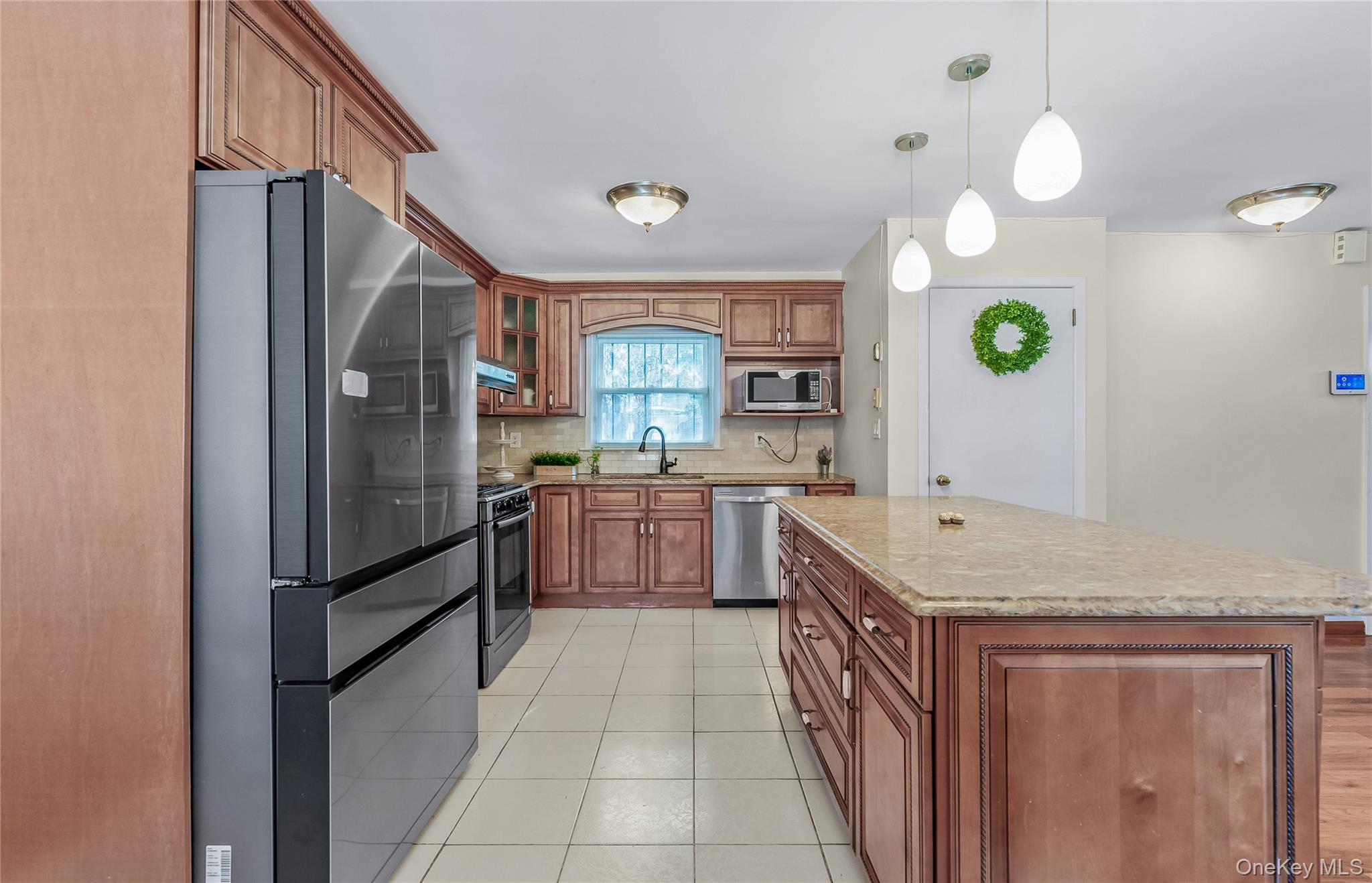 #3 photo, 45-21 Iris Lane, ग्रेट नेक Great Neck , NY 11020