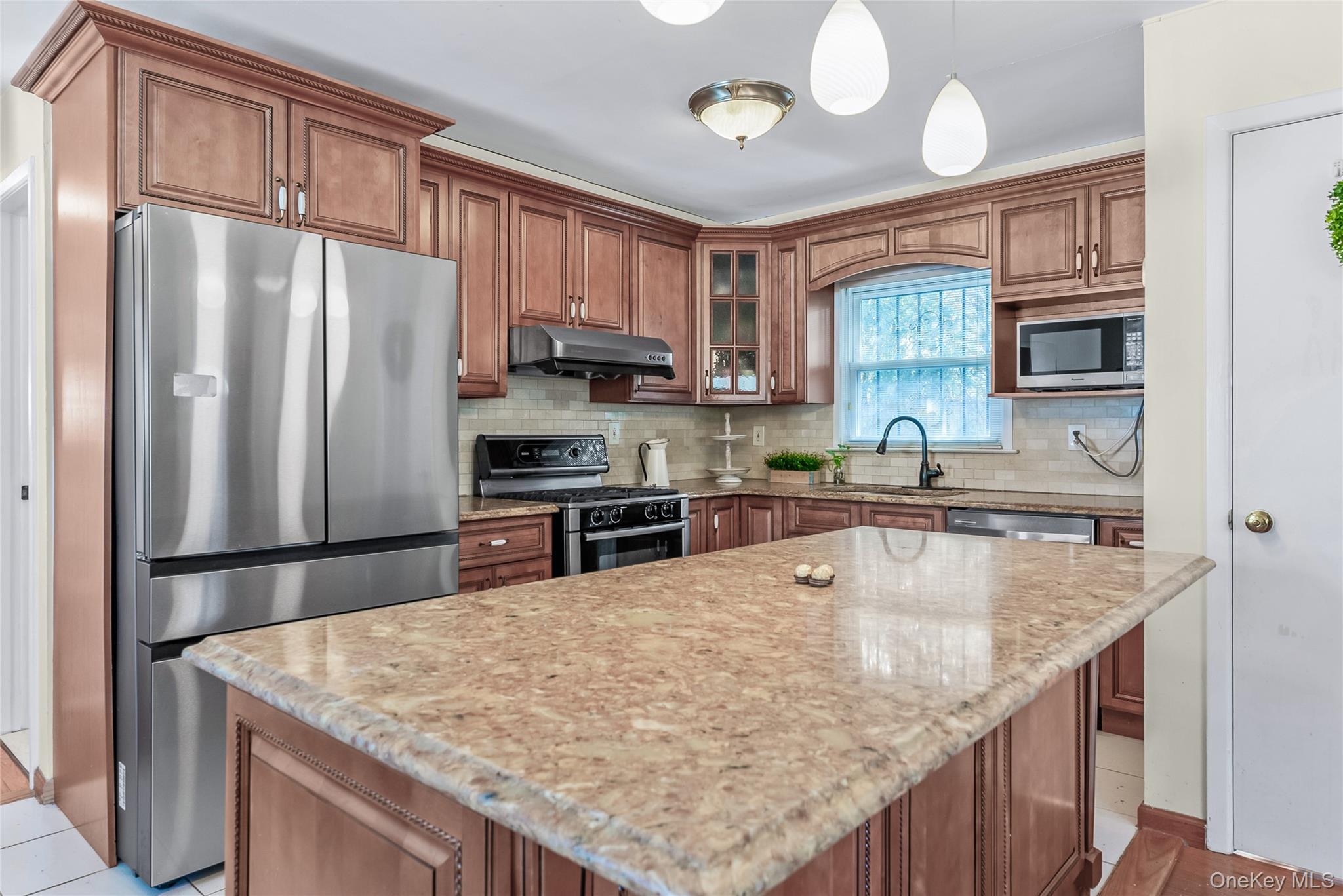 #4 photo, 45-21 Iris Lane, ग्रेट नेक Great Neck , NY 11020