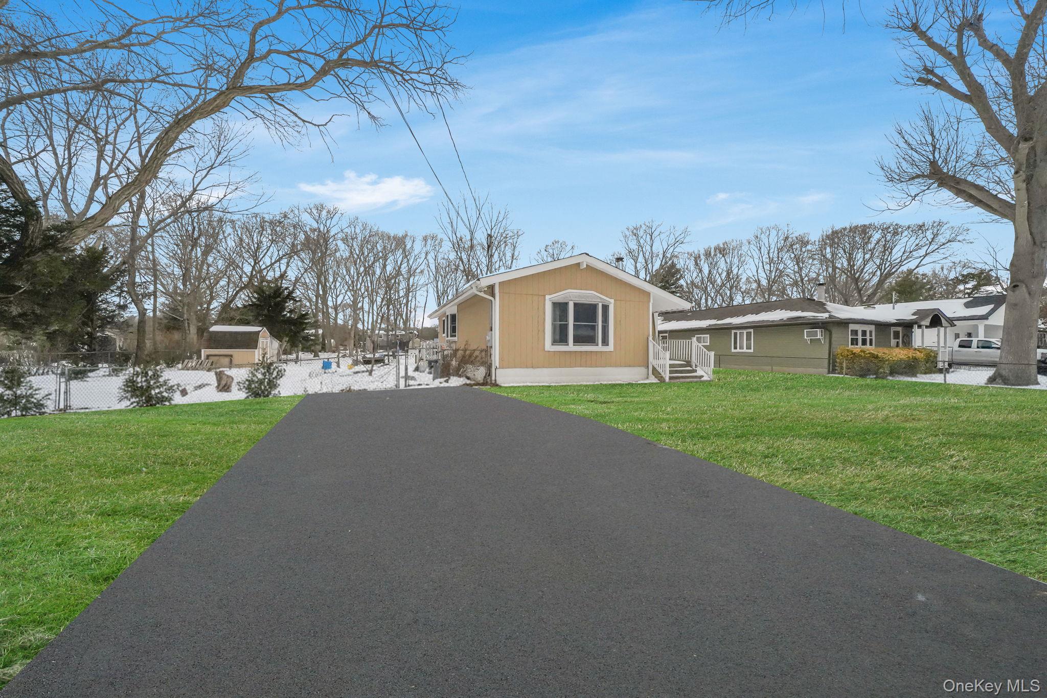 #1 photo, 71 Oak Avenue, Саффолк ‖ Shirley , NY 11967