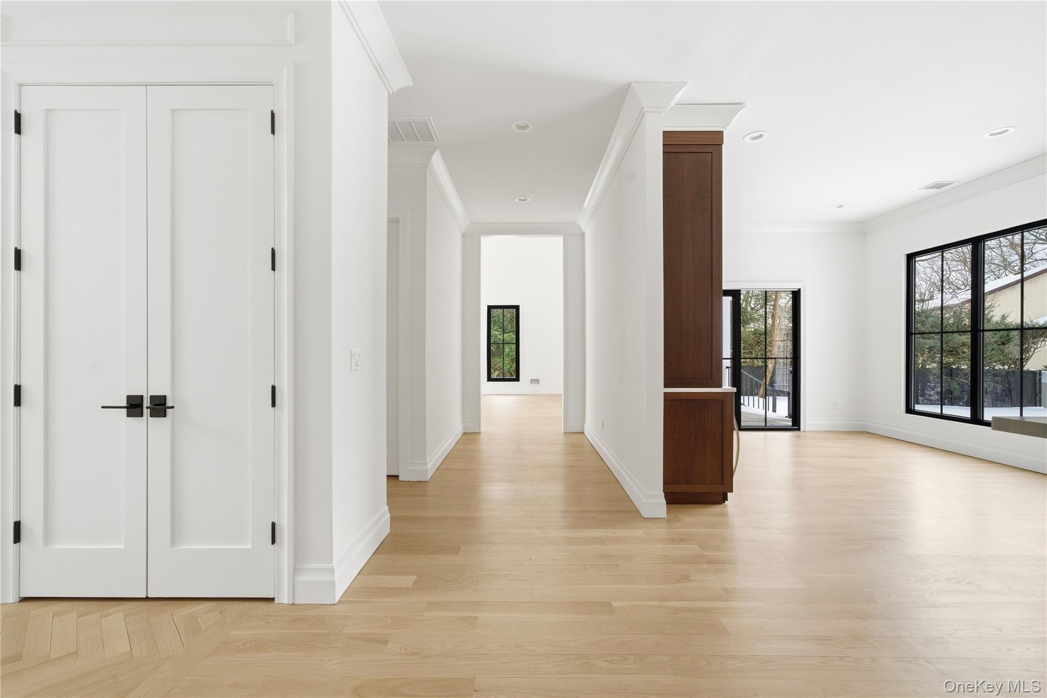 #16 photo, 115 Weeks Drive, Саффолк ‖ Dix Hills , NY 11746