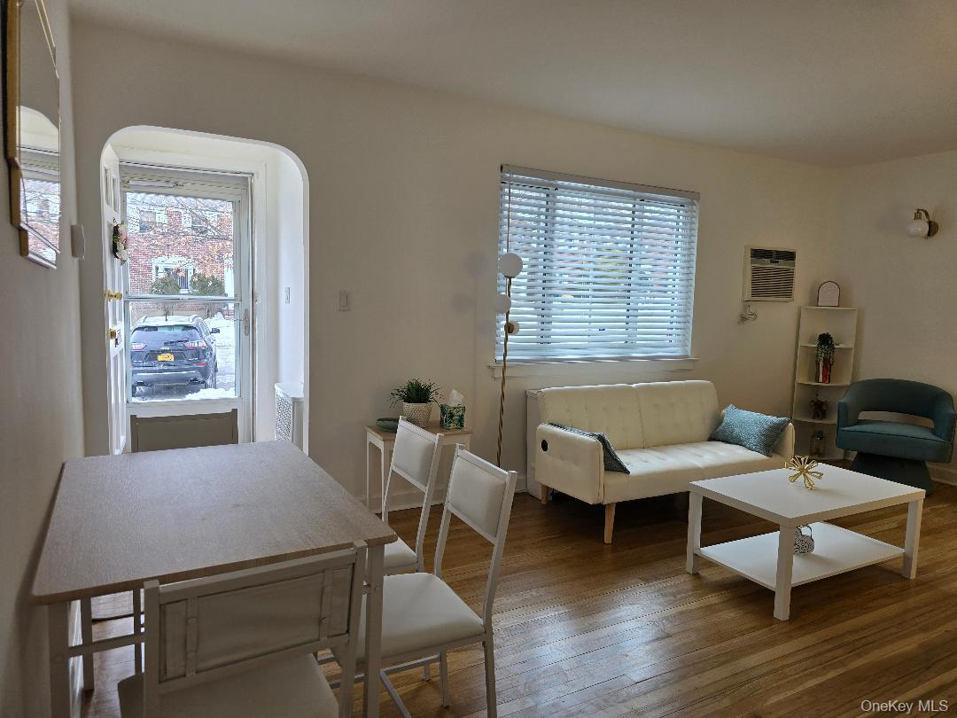 #3 photo, 7019 261st Street, 皇后区 Glen Oaks , NY 11004