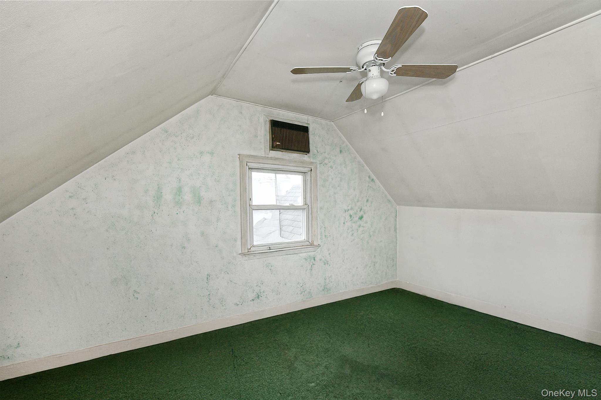 #14 photo, 59 Stone Lane, Levittown , NY 11756