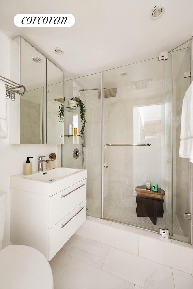 #8 photo, 260 W 22ND Street, 曼哈顿 Chelsea , NY 10011