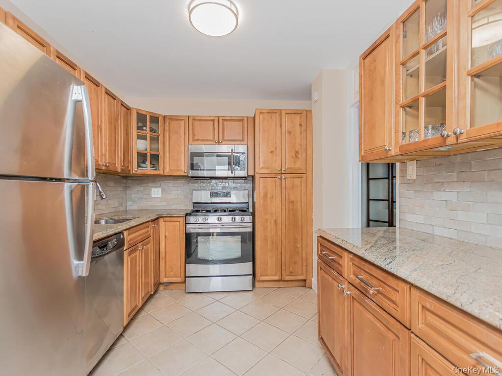 #2 photo, 3935 Blackstone Avenue, Бронкс ‖ Bronx , NY 10471