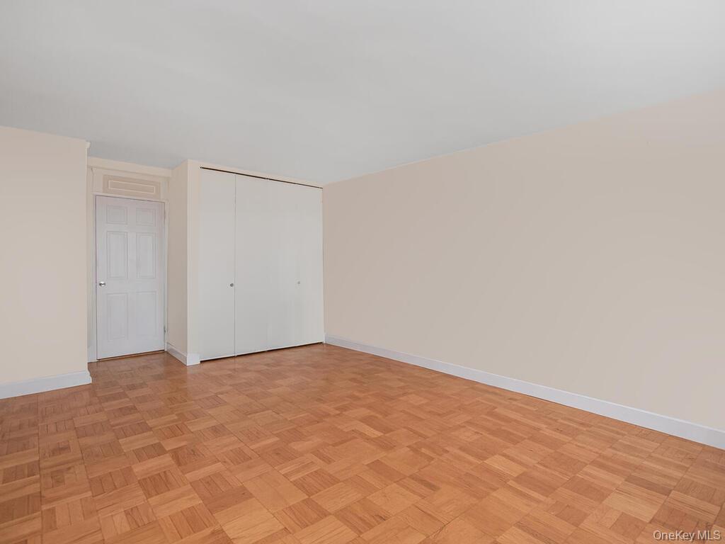 #7 photo, 3935 Blackstone Avenue, Бронкс ‖ Bronx , NY 10471