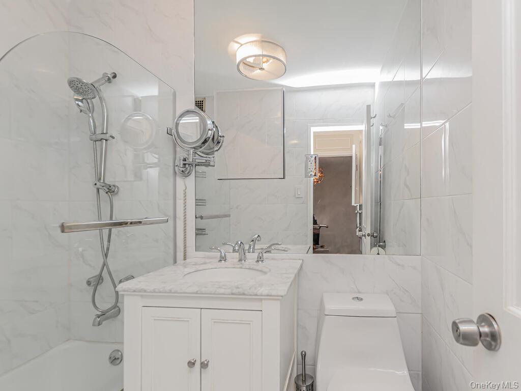 #8 photo, 3935 Blackstone Avenue, Бронкс ‖ Bronx , NY 10471