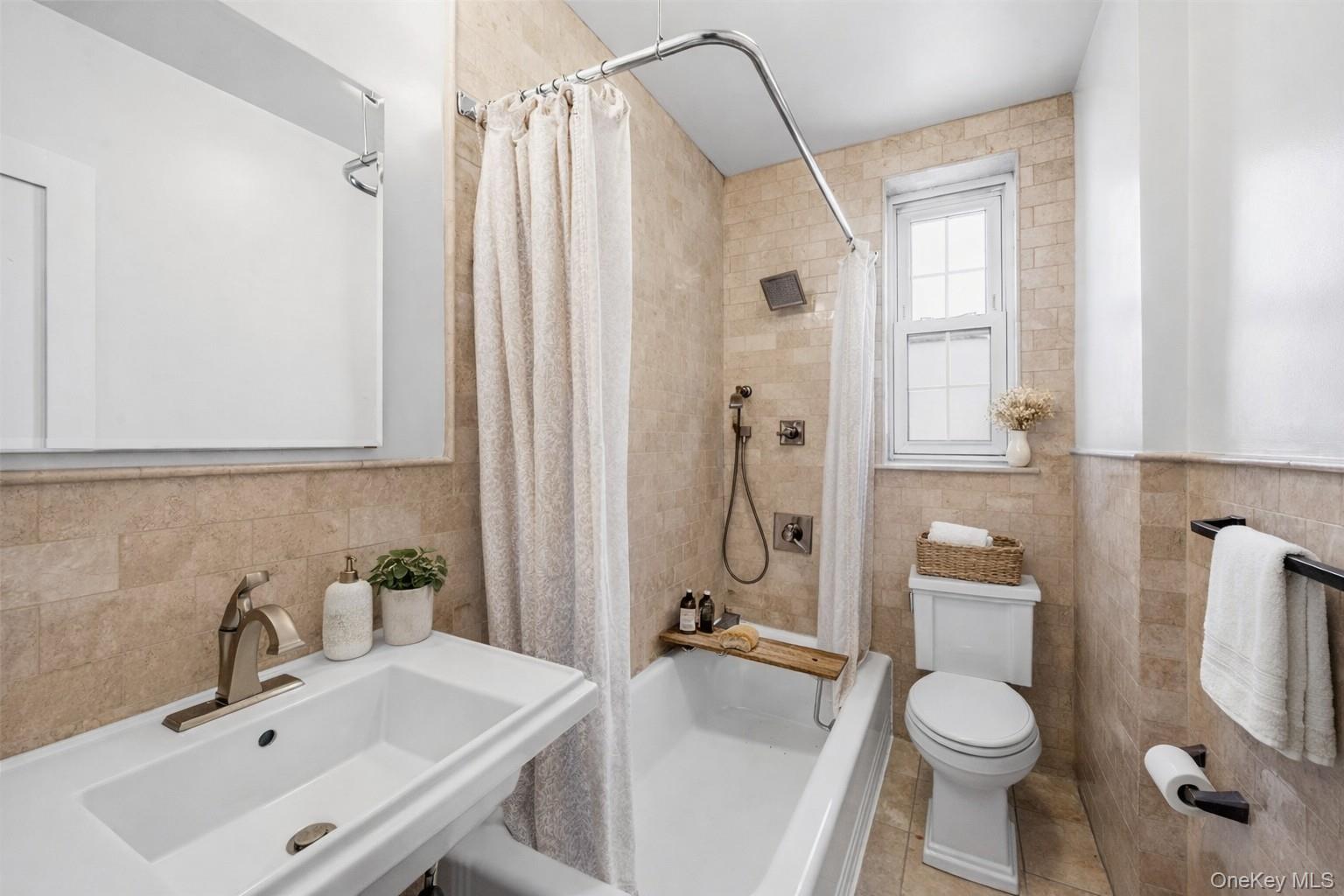 #16 photo, 949 Palmer, Bronxville , NY 10708