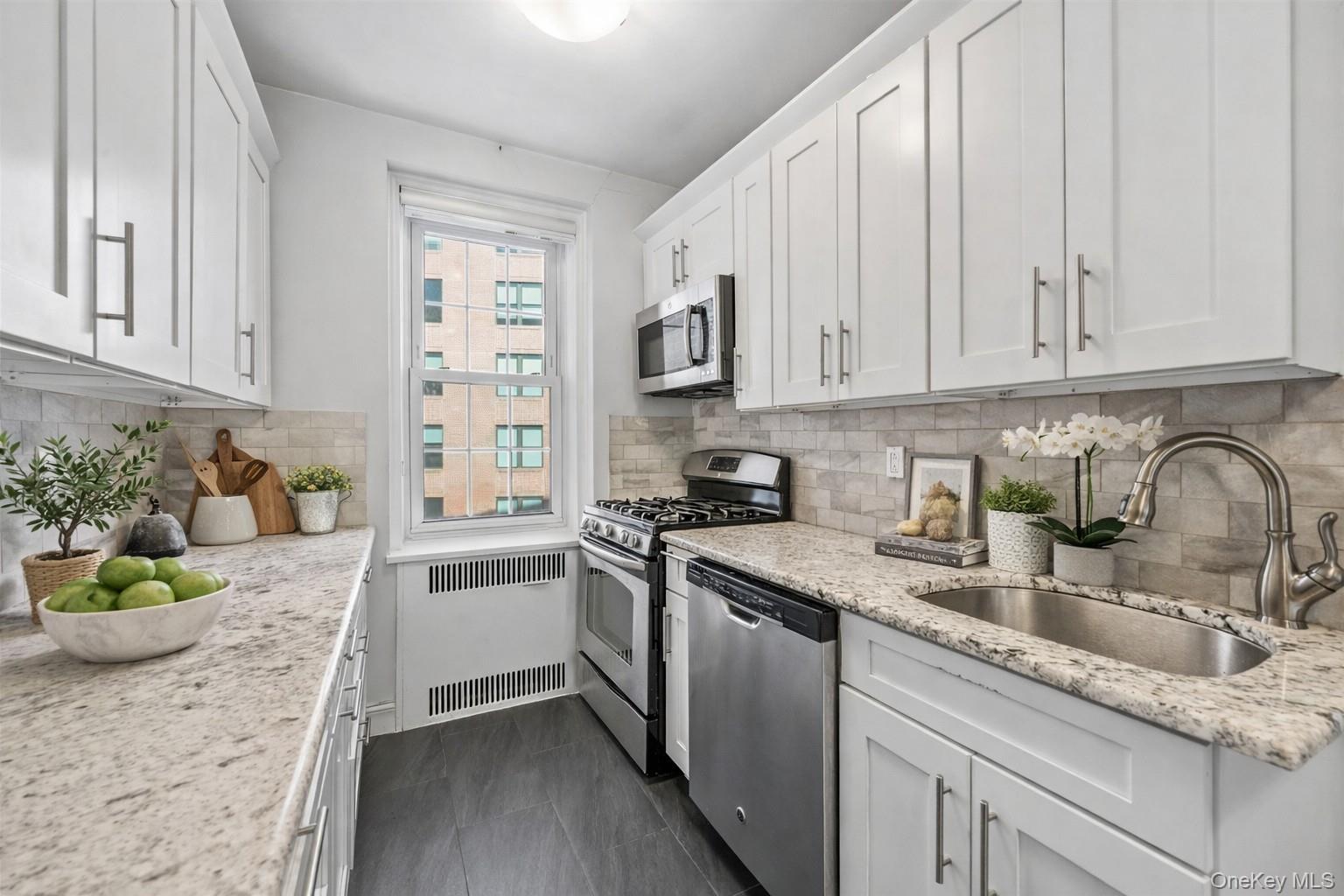 #2 photo, 949 Palmer, Bronxville , NY 10708