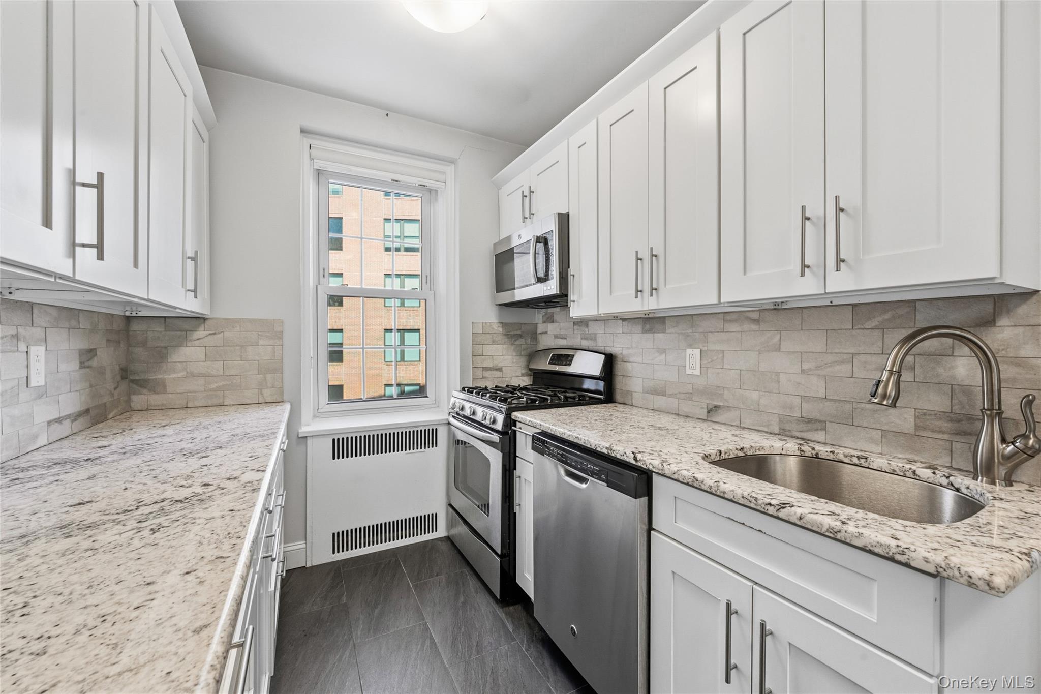 #3 photo, 949 Palmer, Bronxville , NY 10708