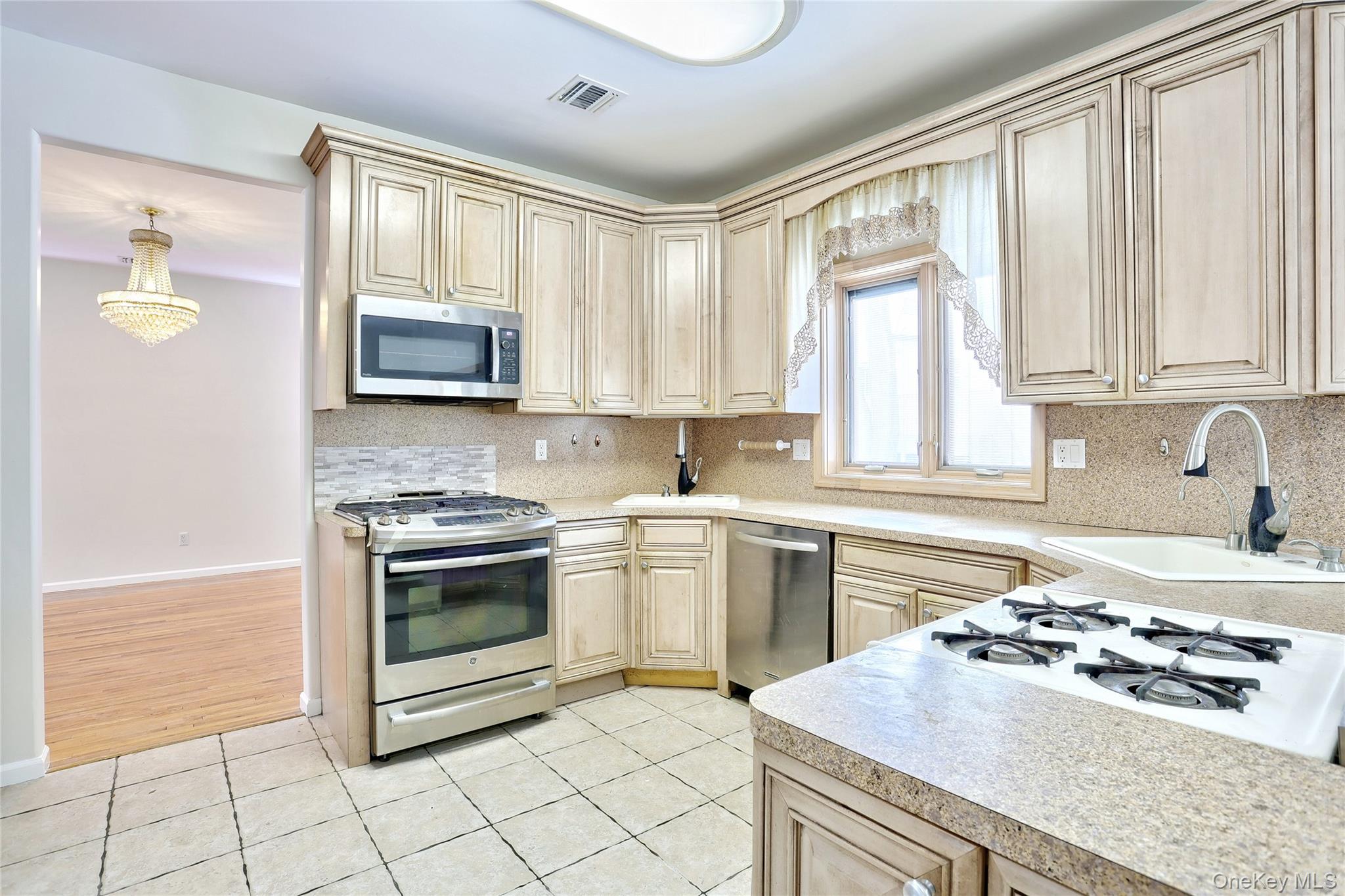 #9 photo, 160 Saddle River Road, Airmont , NY 10952