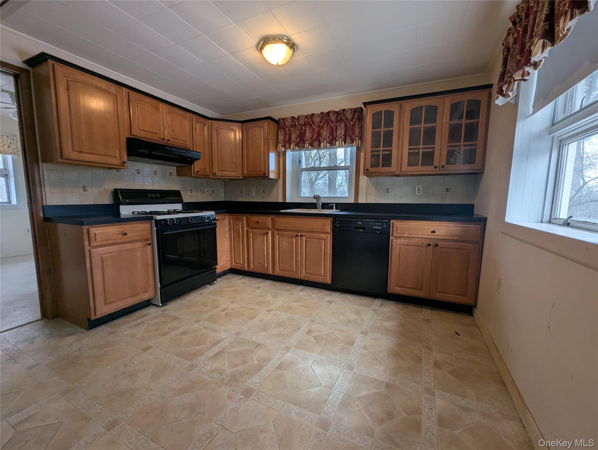 #10 photo, 2 Quannacut Road, Pine Bush , NY 12566