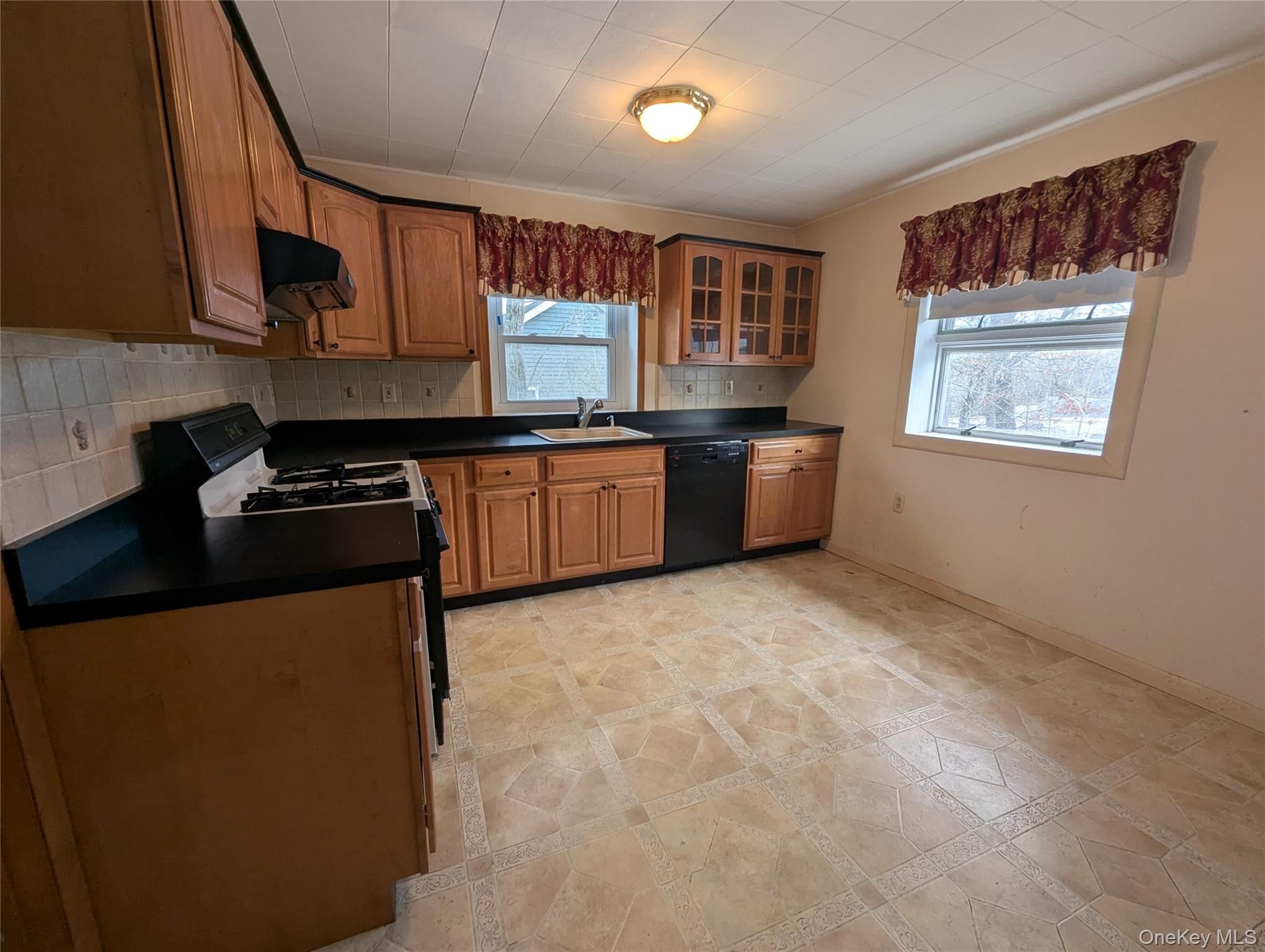 #9 photo, 2 Quannacut Road, Pine Bush , NY 12566