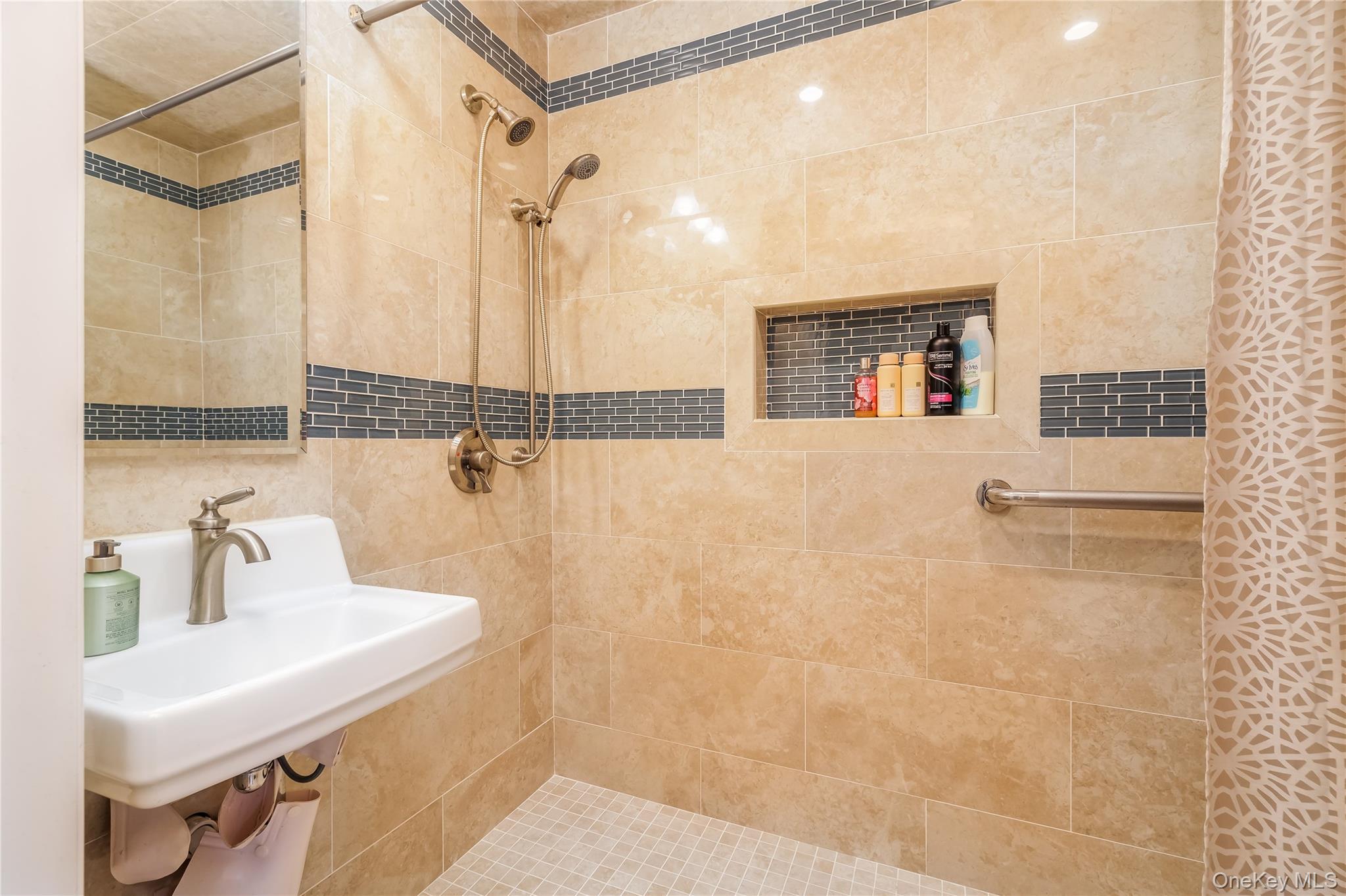 #10 photo, 44 Frazer Drive, Саффолк ‖ Greenlawn , NY 11740