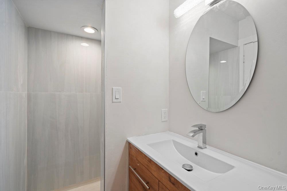 #14 photo, 95 Windsor Gate Drive, New Hyde Park , NY 11040