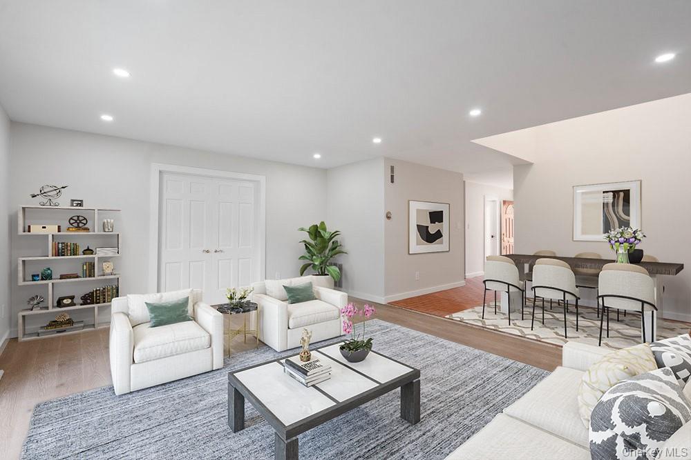 #4 photo, 95 Windsor Gate Drive, New Hyde Park , NY 11040