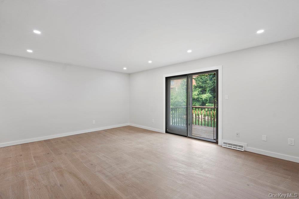 #7 photo, 95 Windsor Gate Drive, New Hyde Park , NY 11040