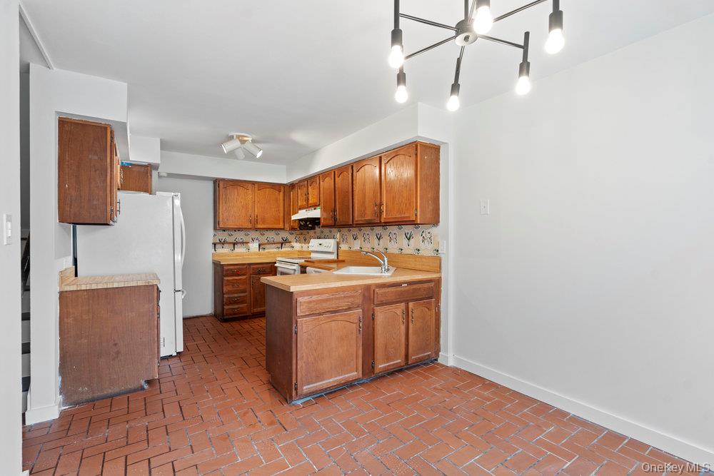 #9 photo, 95 Windsor Gate Drive, New Hyde Park , NY 11040