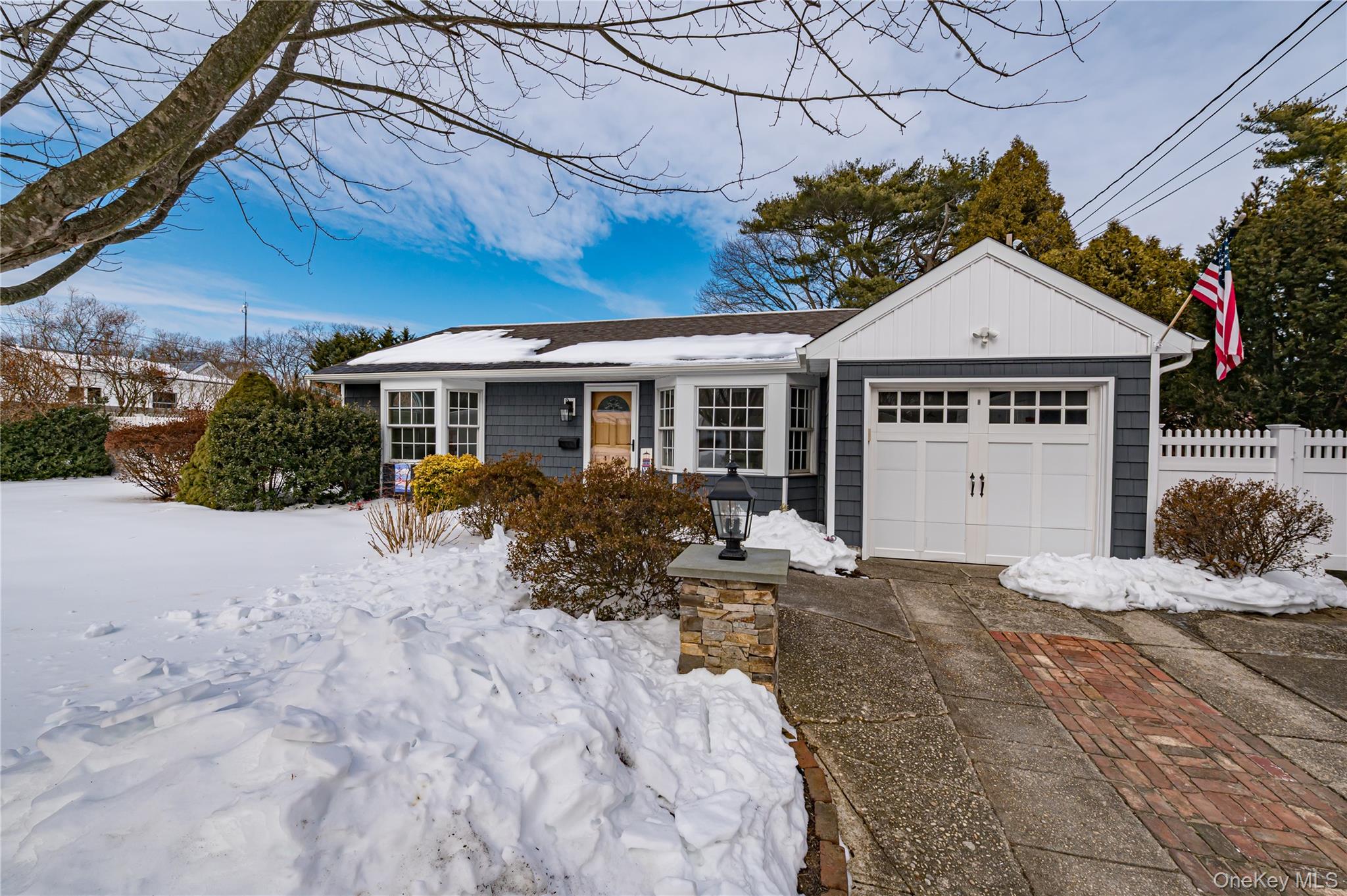 #1 photo, 5 Breslau Street, מחוז סאפוק Bay Shore , NY 11706