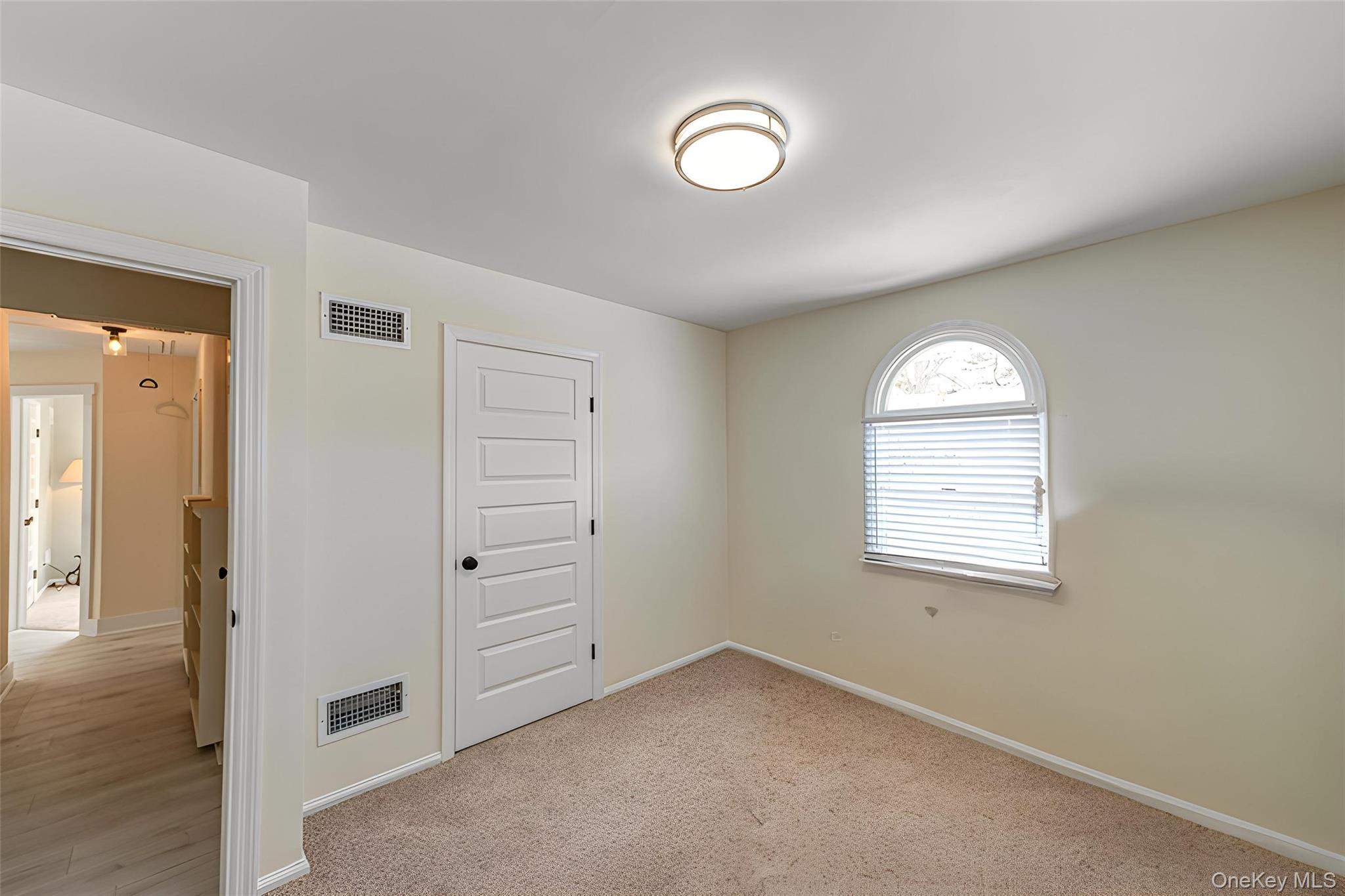 #19 photo, 5 Breslau Street, מחוז סאפוק Bay Shore , NY 11706