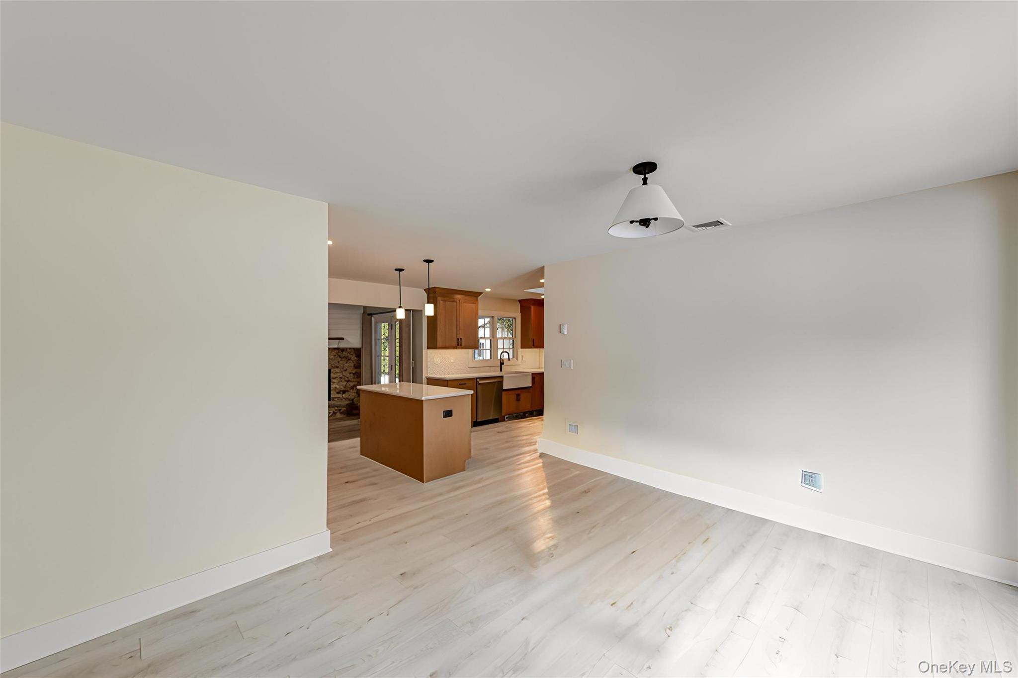 #4 photo, 5 Breslau Street, מחוז סאפוק Bay Shore , NY 11706