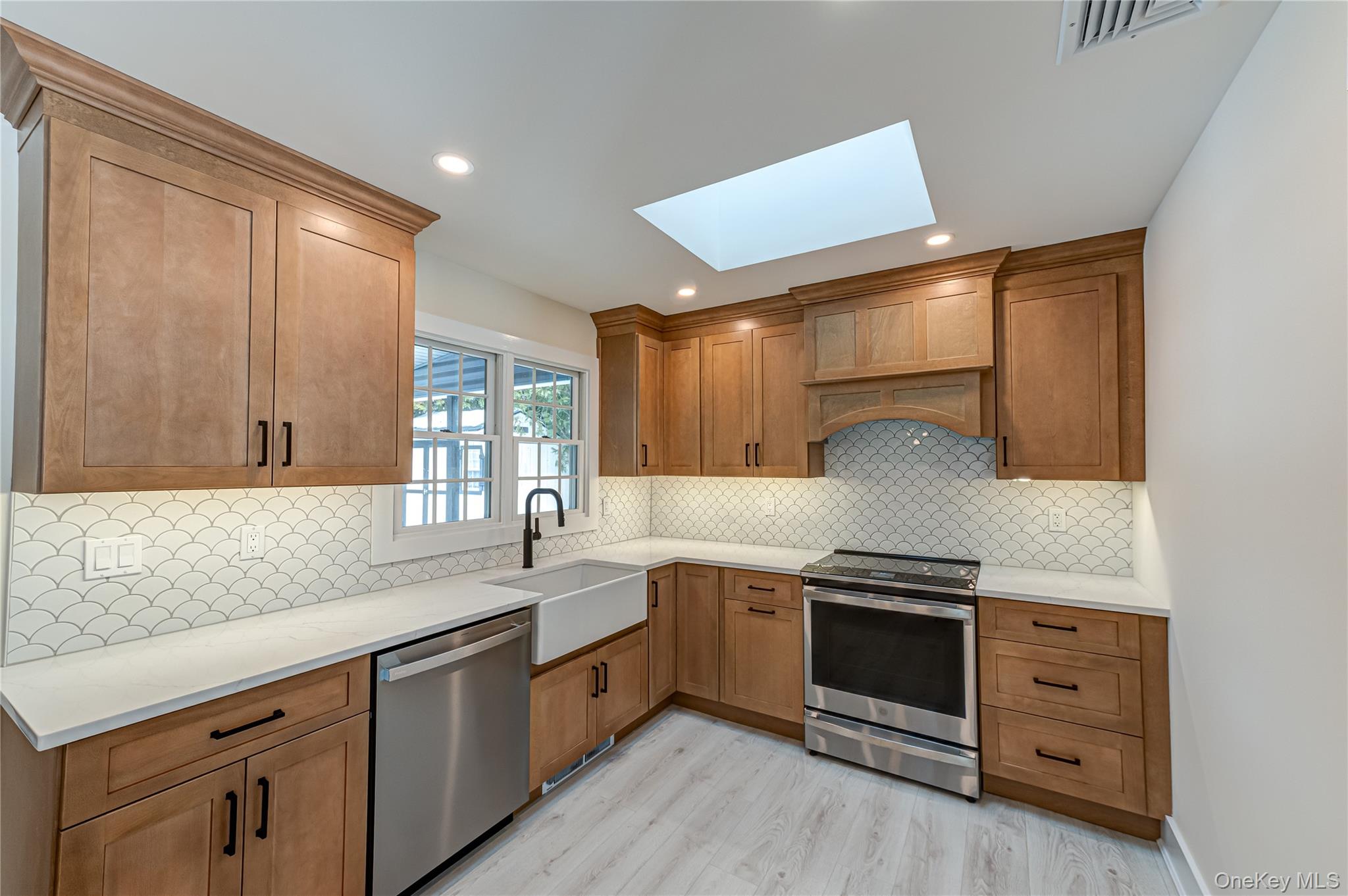 #6 photo, 5 Breslau Street, מחוז סאפוק Bay Shore , NY 11706