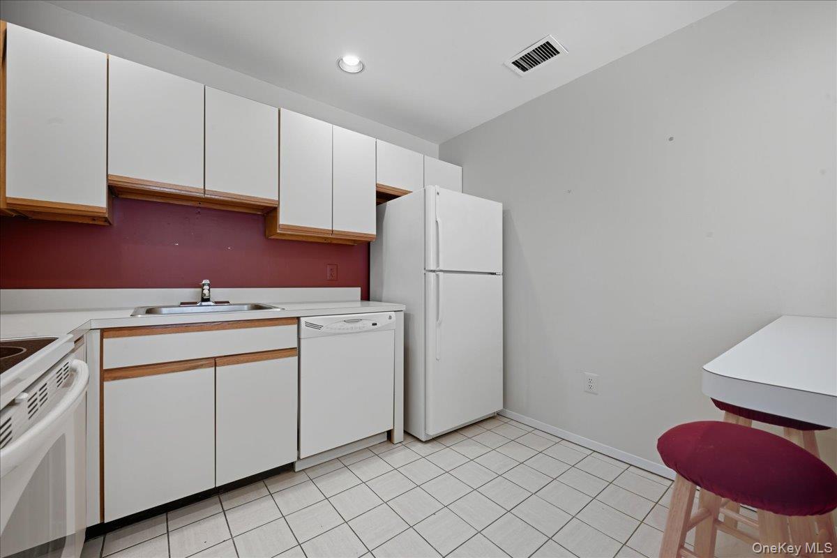 #11 photo, 964 Skyline Drive, Coram , NY 11727