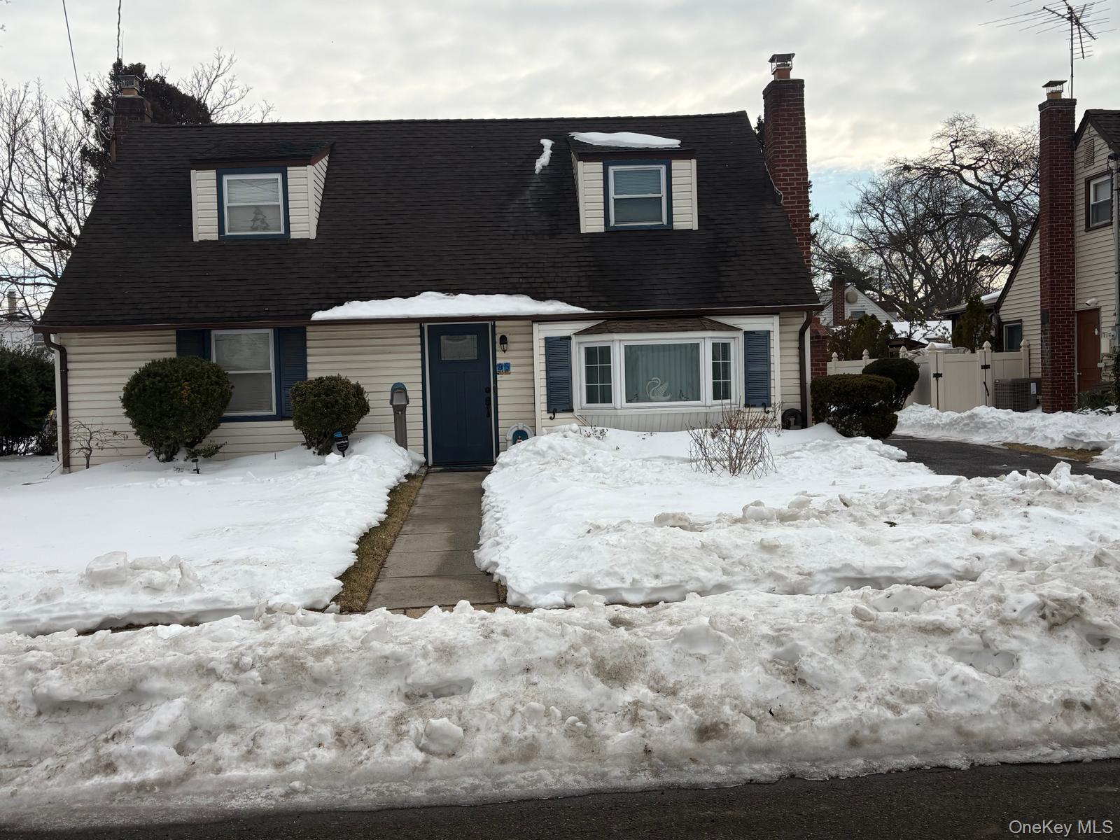 #2 photo, 95 Horton Avenue, Valley Stream , NY 11581