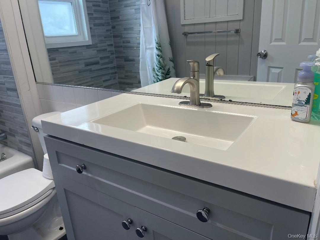 #15 photo, 17 Roosevelt Place, Island Park , NY 11558