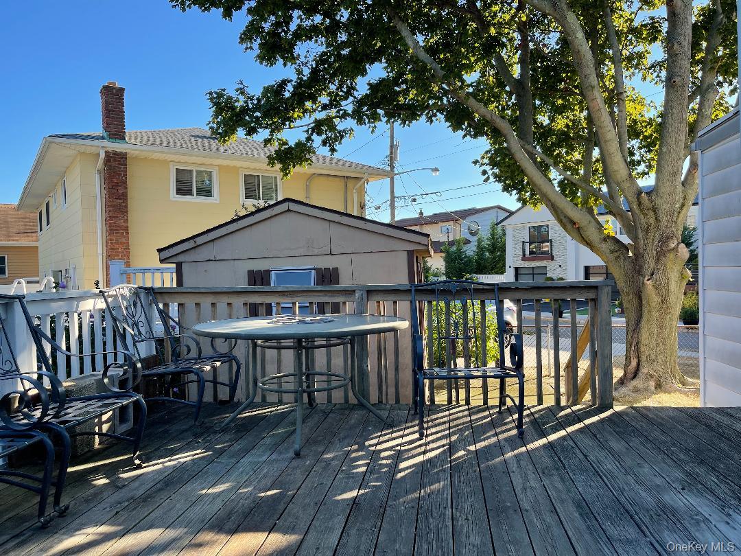 #18 photo, 17 Roosevelt Place, Island Park , NY 11558