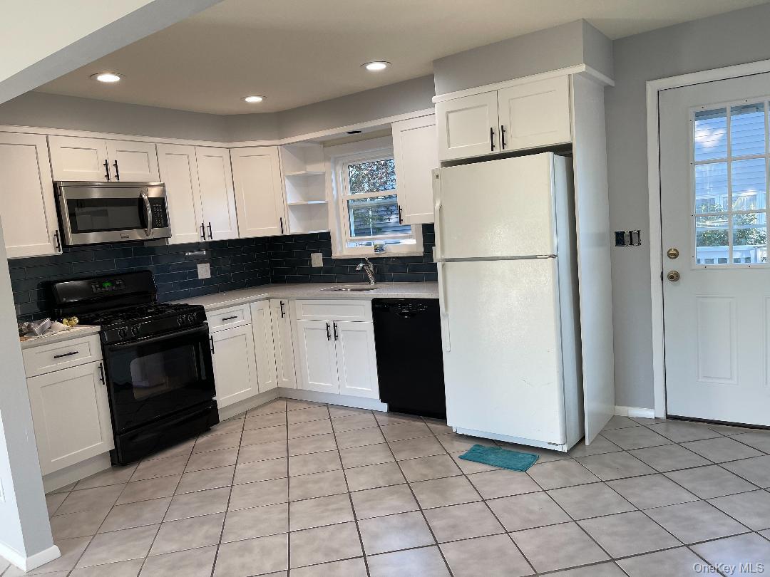 #5 photo, 17 Roosevelt Place, Island Park , NY 11558