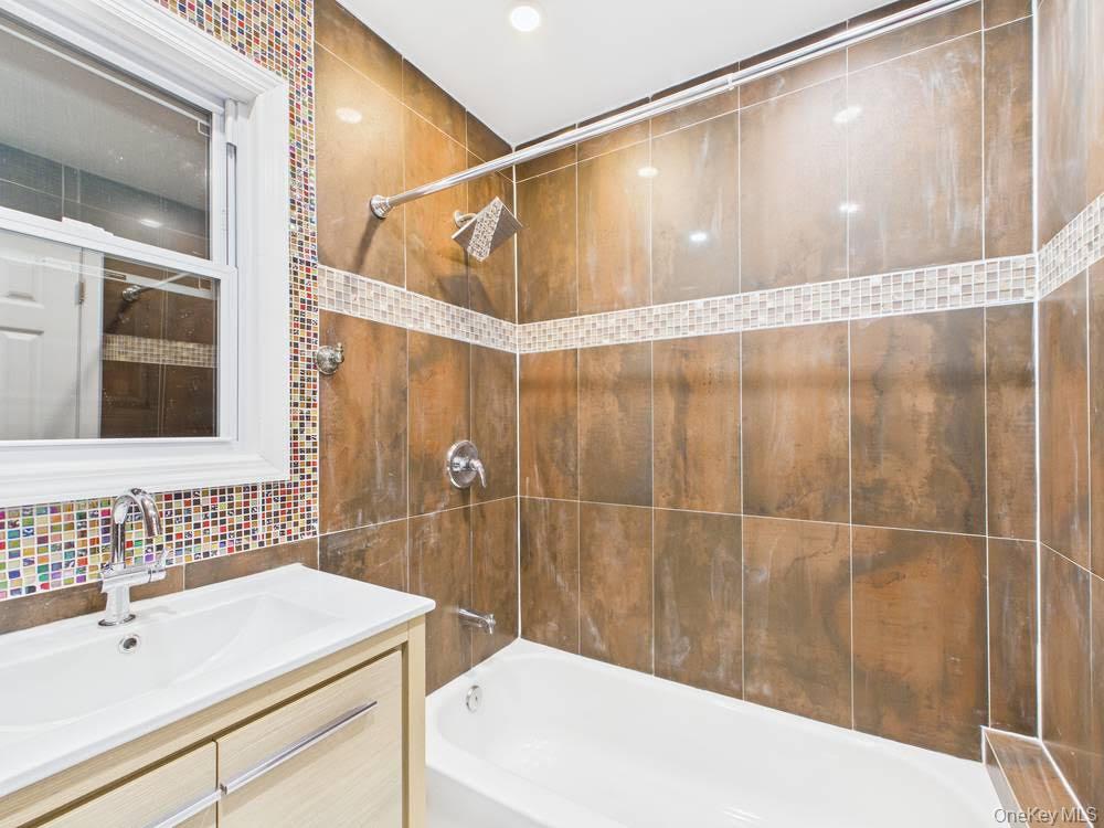 #3 photo, 2516 Curtis Street, 뉴욕퀸즈 East Elmhurst , NY 11369