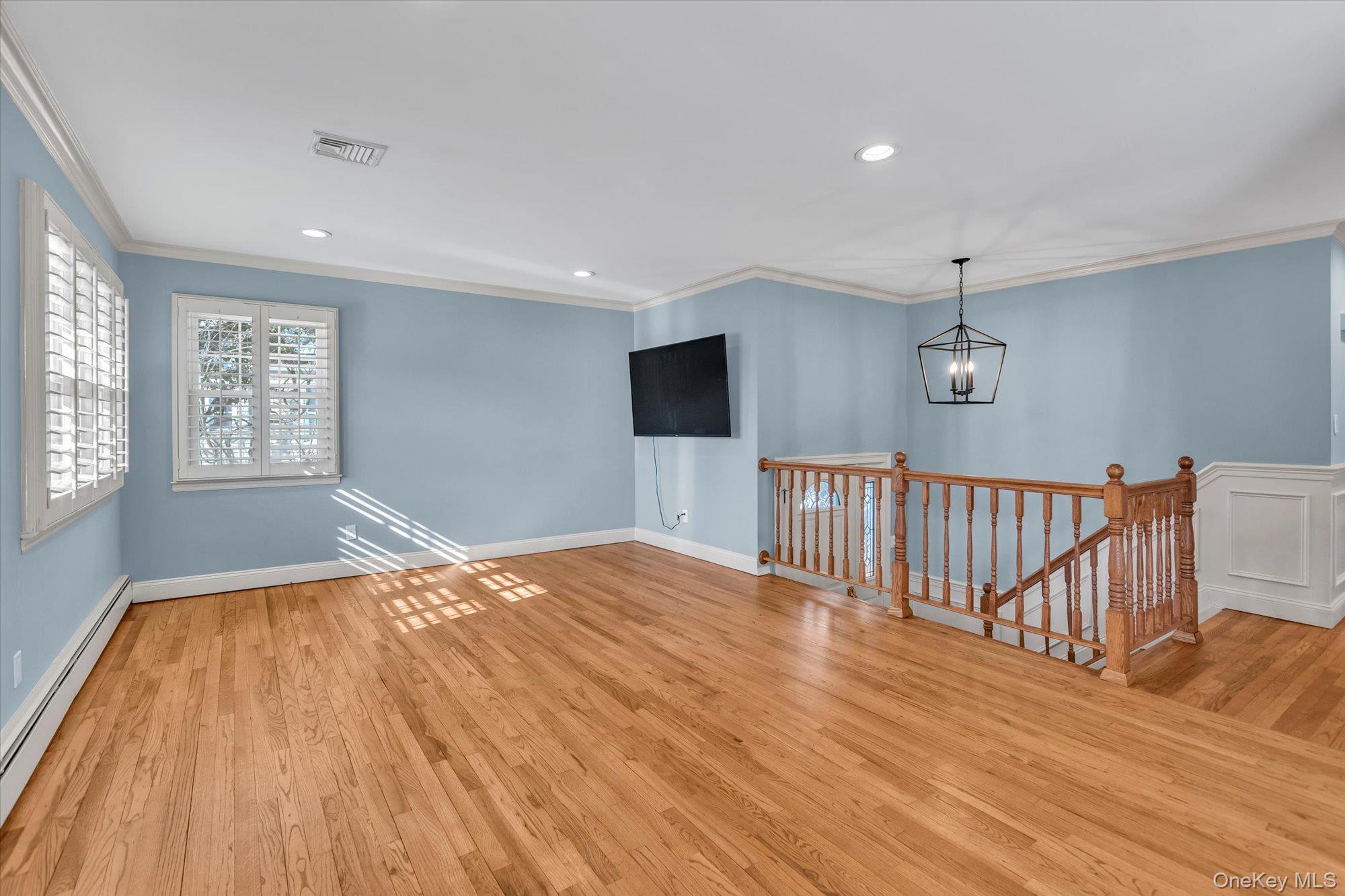 #7 photo, 55 Hillside Avenue, Huntington , NY 11743