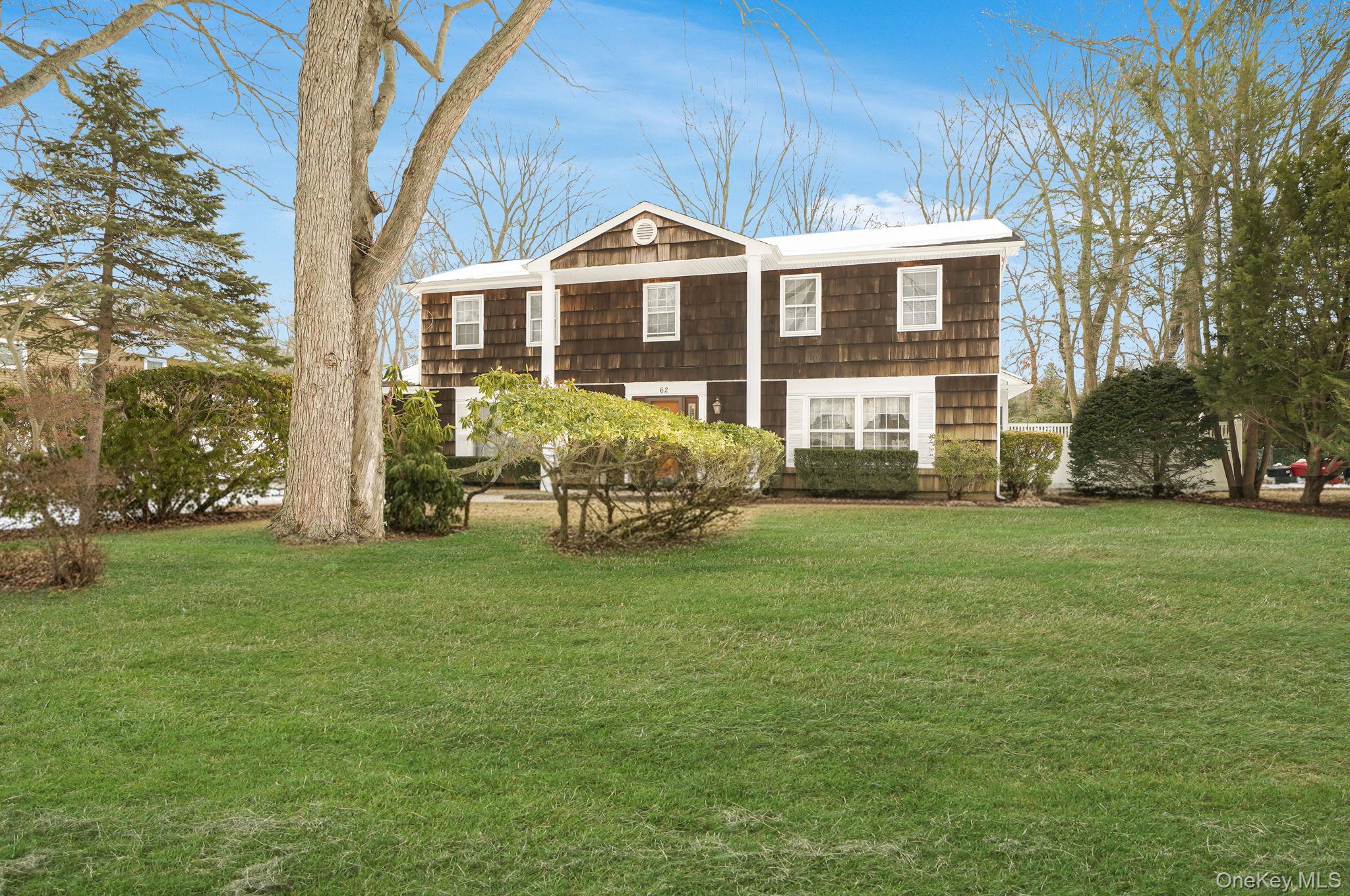 #2 photo, 62 Canterbury Drive, Hauppauge , NY 11788