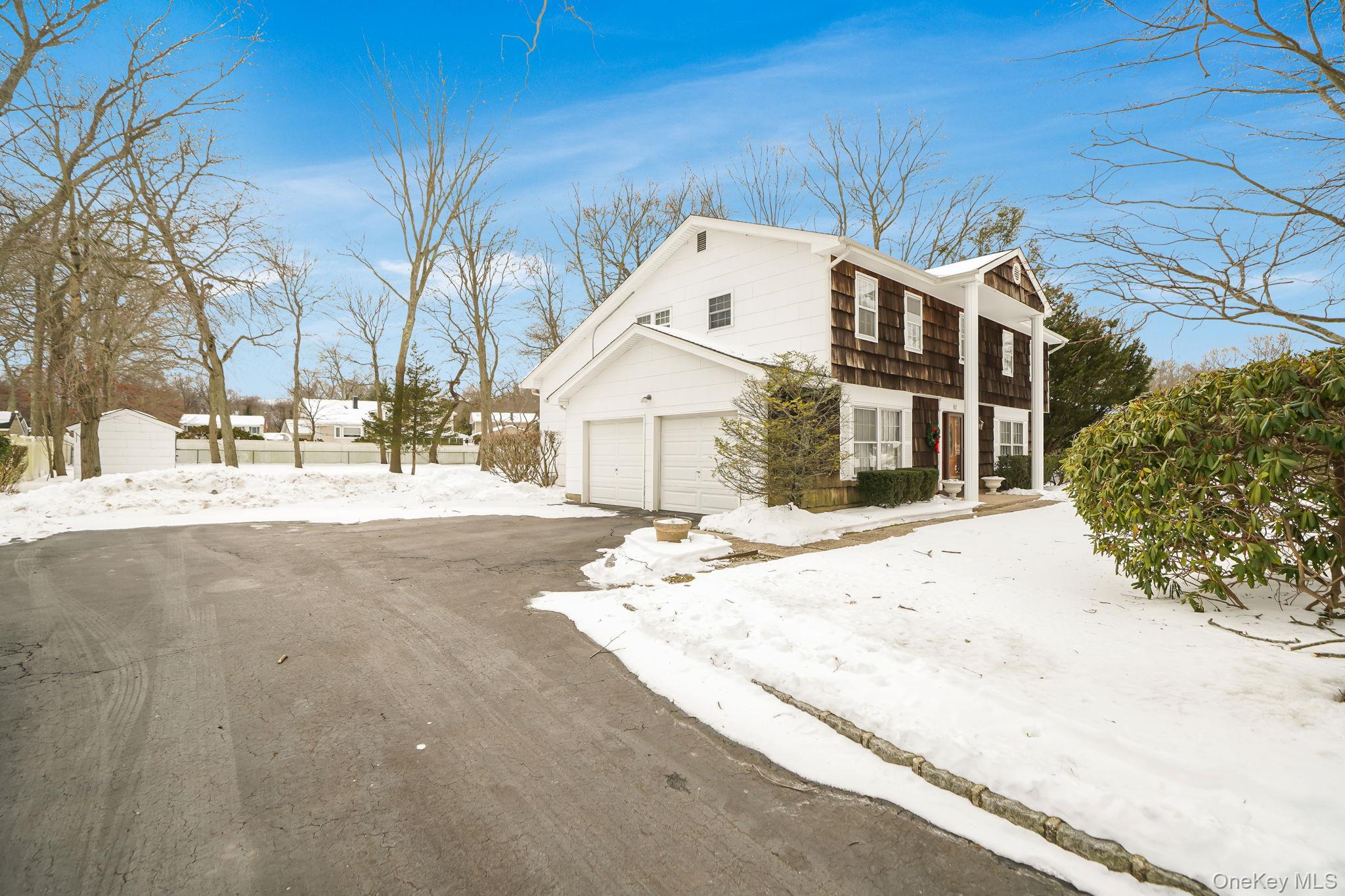 #8 photo, 62 Canterbury Drive, Hauppauge , NY 11788