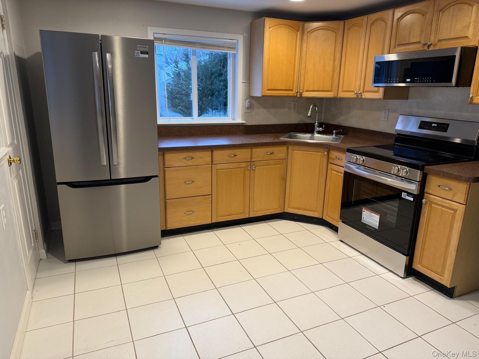 #1 photo, 369 Collington Drive, Саффолк ‖ Ronkonkoma , NY 11779