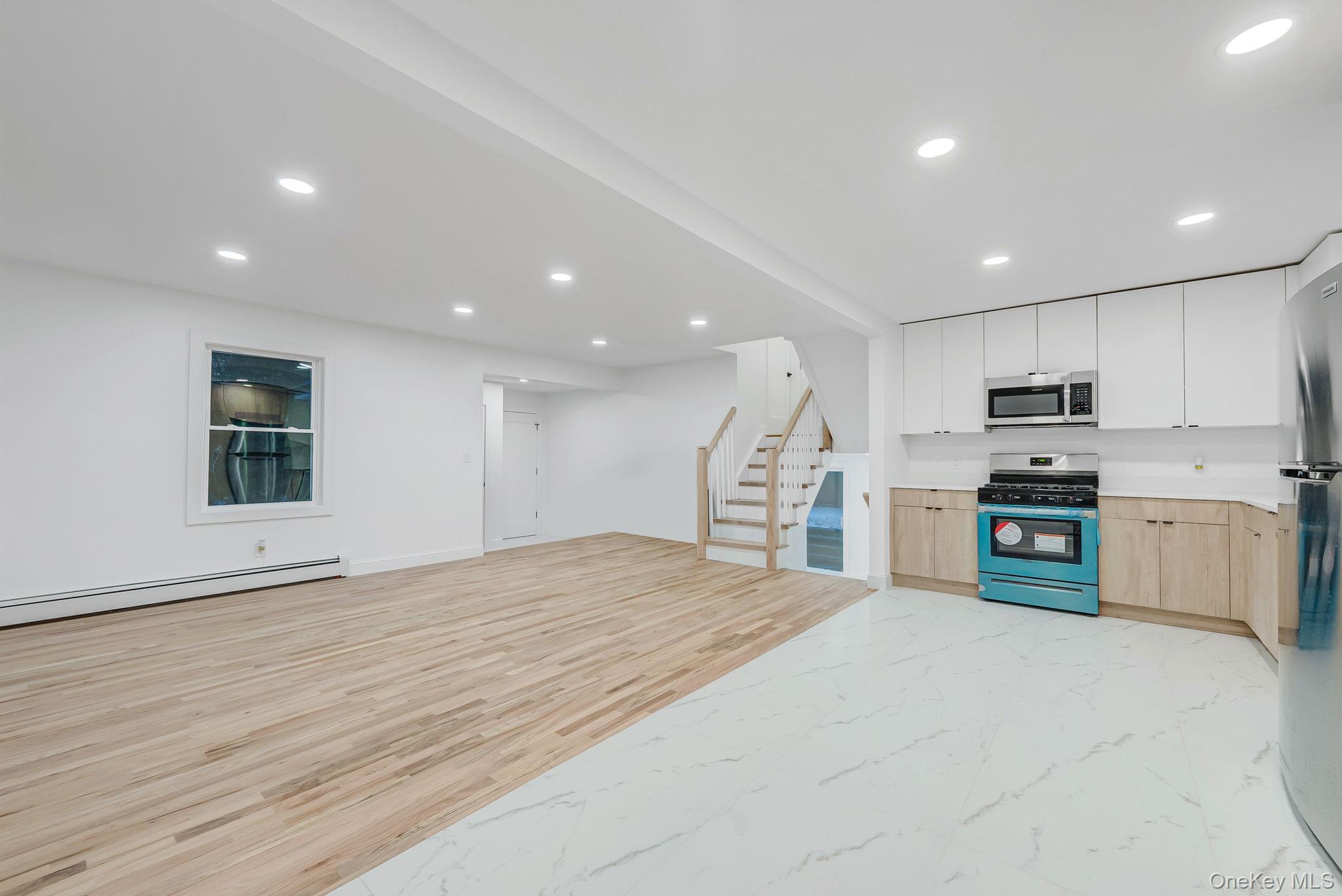 #10 photo, 41 Nancy Place, מחוז נסאו Massapequa , NY 11758