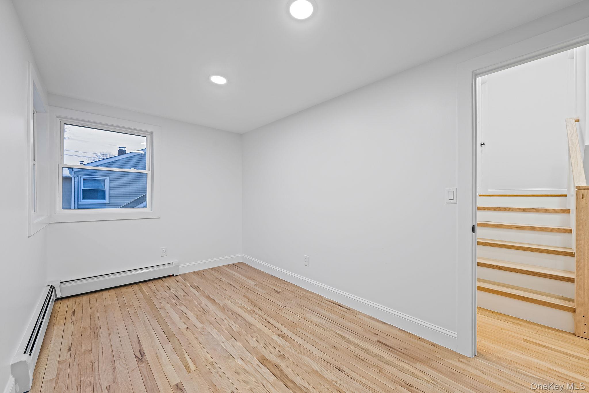 #11 photo, 41 Nancy Place, מחוז נסאו Massapequa , NY 11758