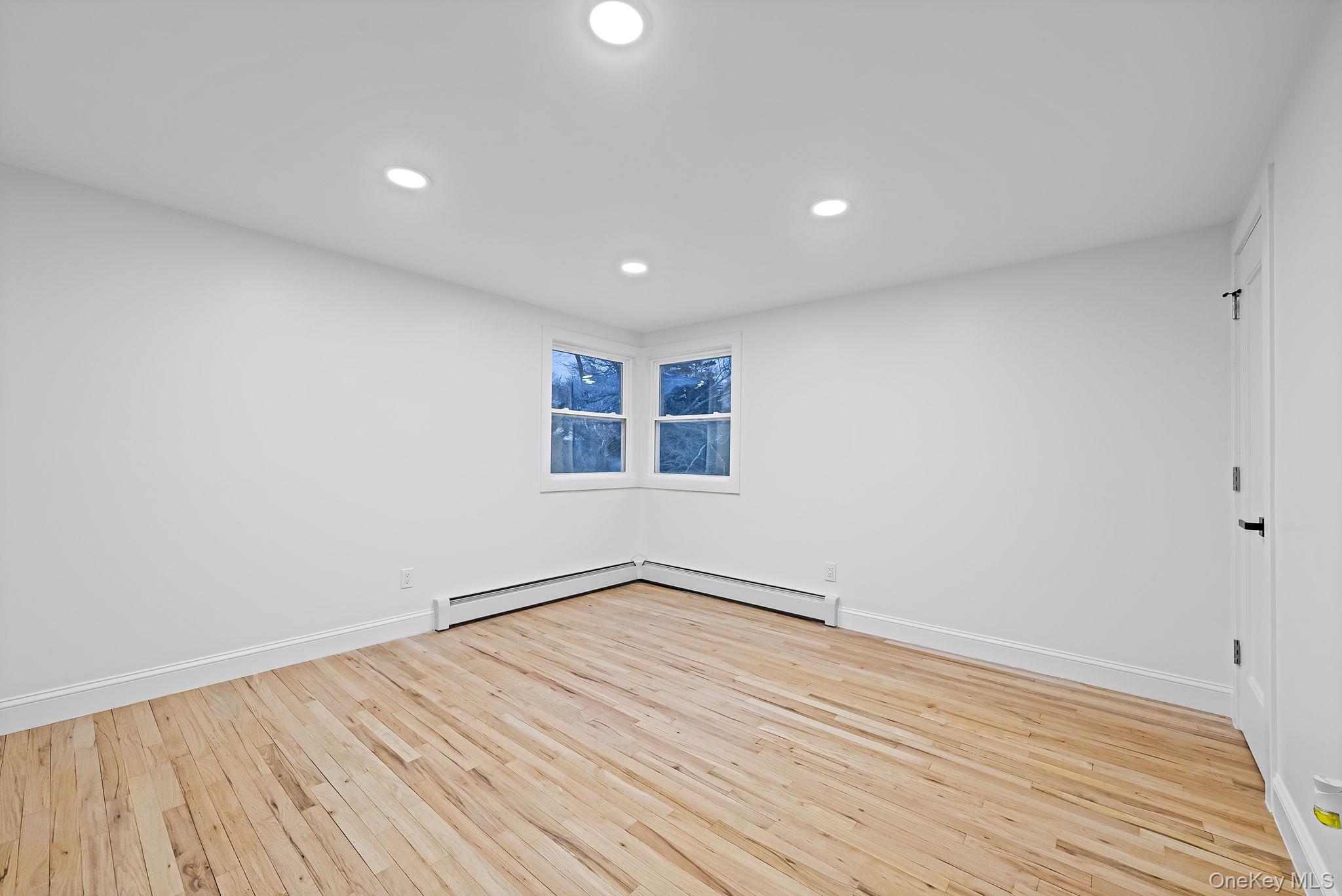 #13 photo, 41 Nancy Place, מחוז נסאו Massapequa , NY 11758