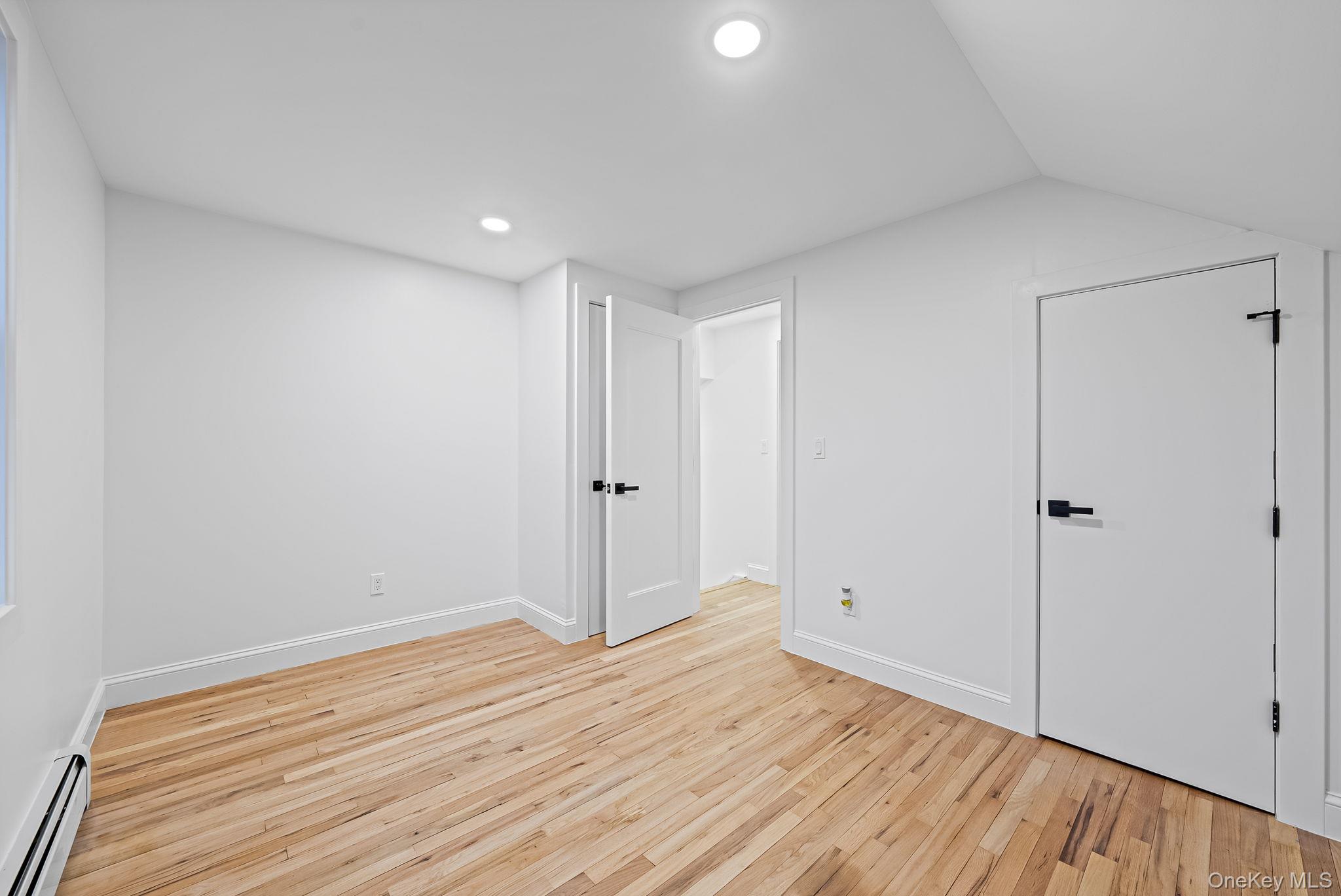 #16 photo, 41 Nancy Place, מחוז נסאו Massapequa , NY 11758