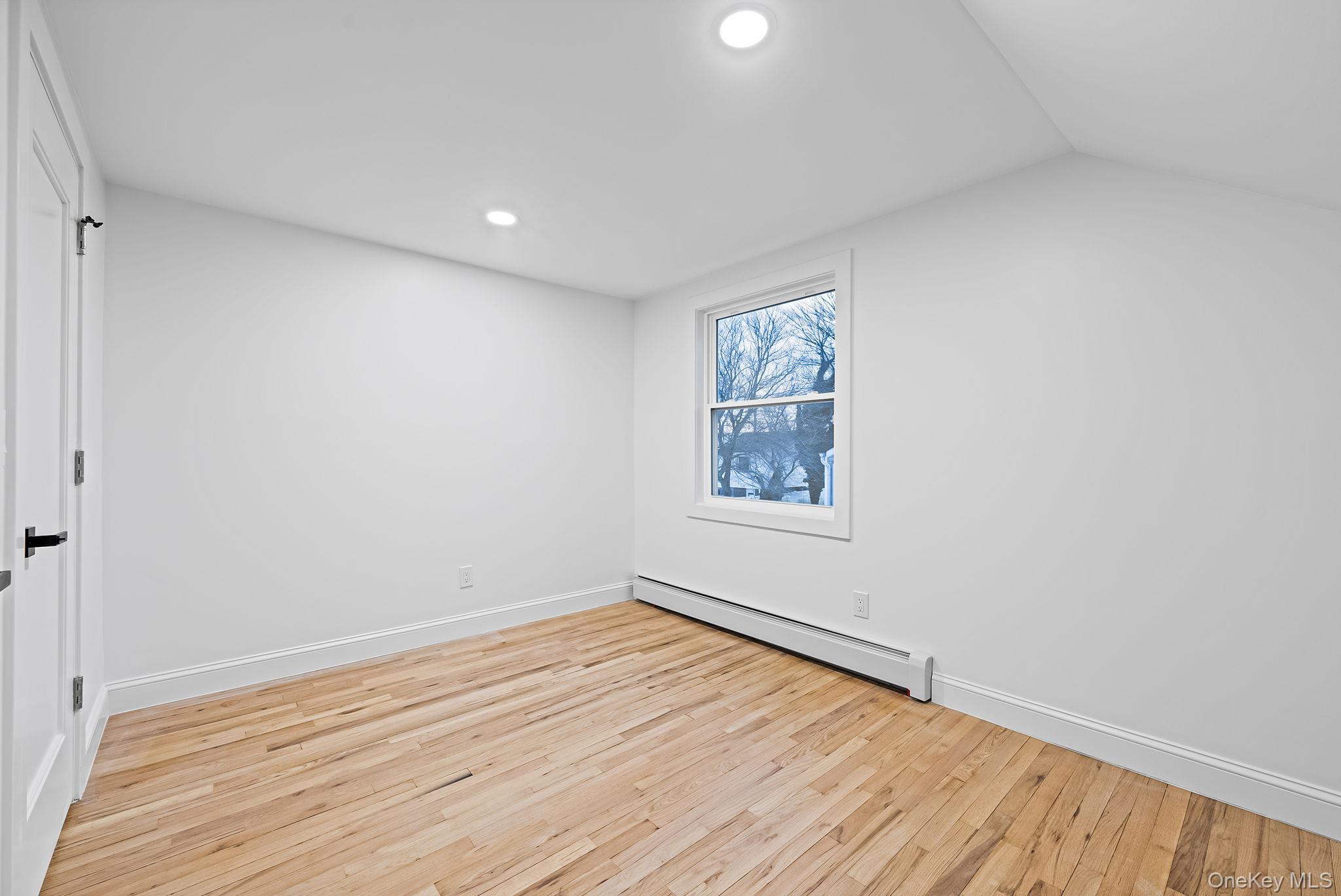 #17 photo, 41 Nancy Place, מחוז נסאו Massapequa , NY 11758