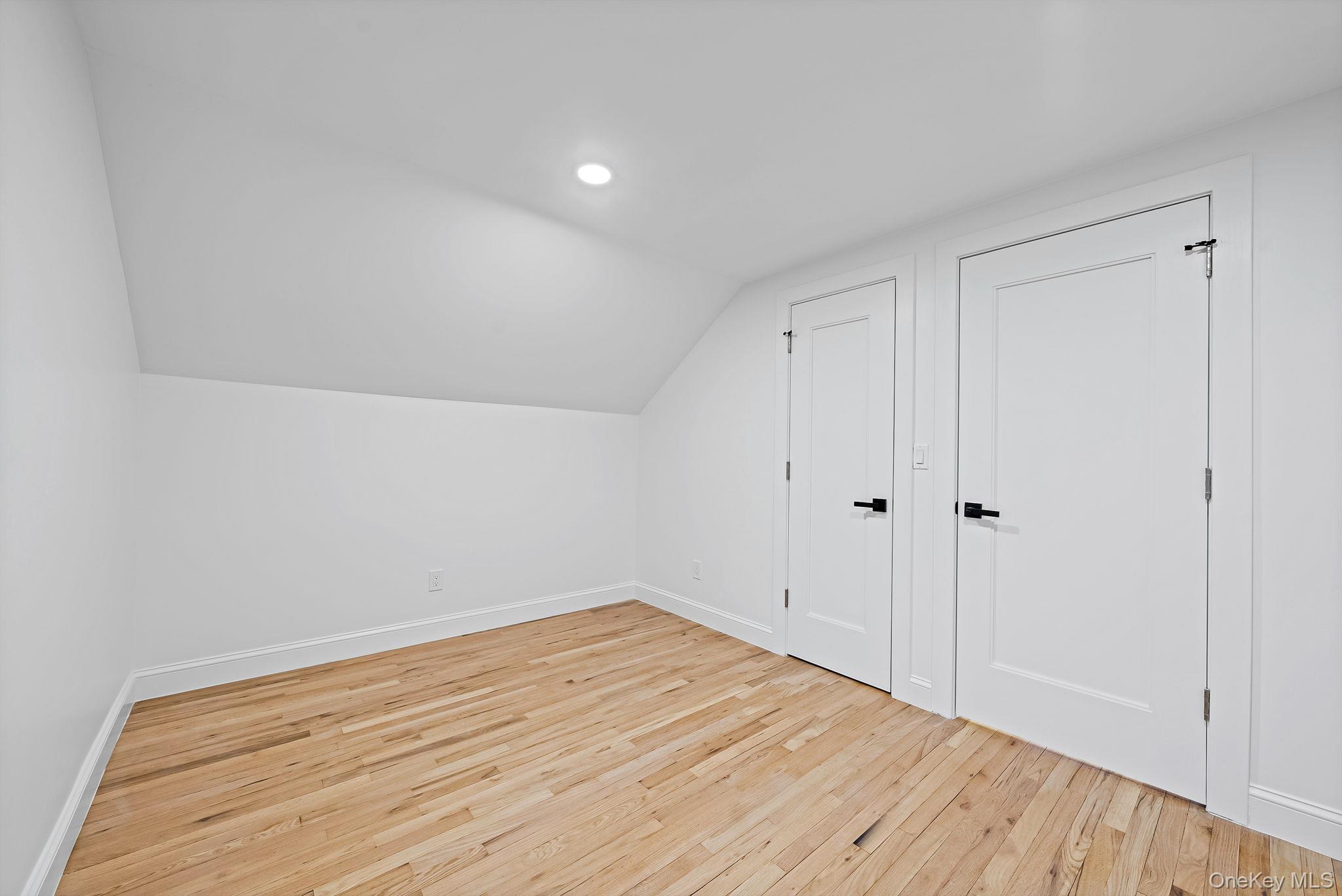 #18 photo, 41 Nancy Place, מחוז נסאו Massapequa , NY 11758