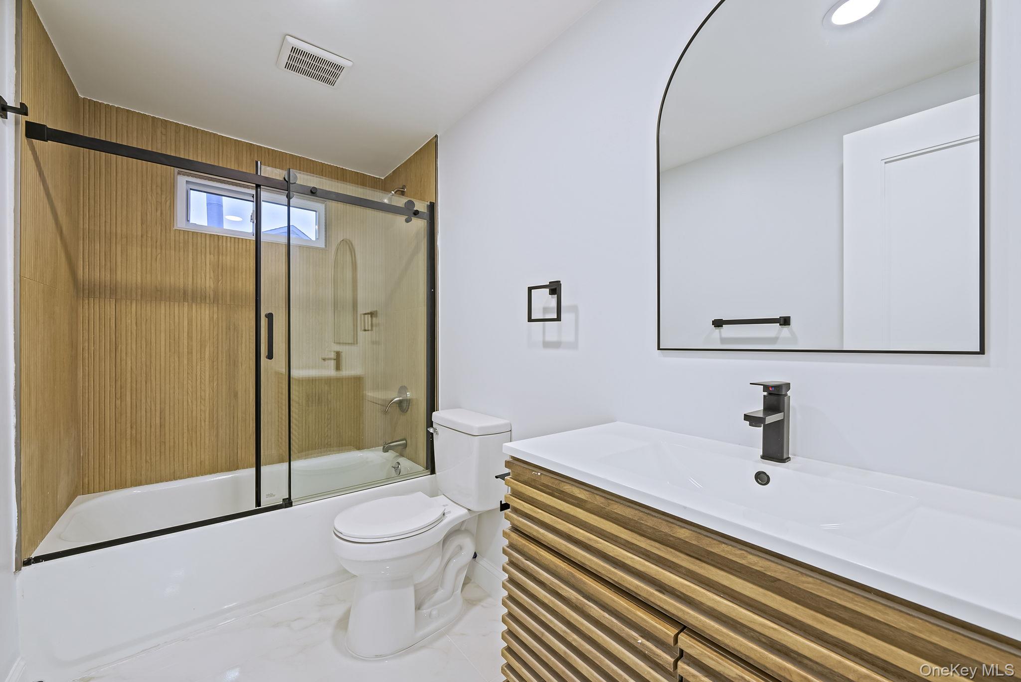 #19 photo, 41 Nancy Place, מחוז נסאו Massapequa , NY 11758