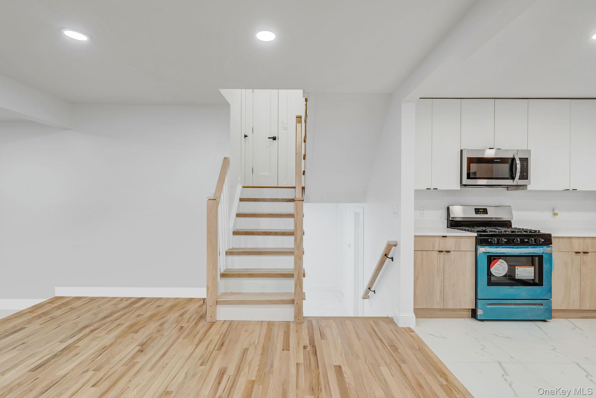 #7 photo, 41 Nancy Place, מחוז נסאו Massapequa , NY 11758