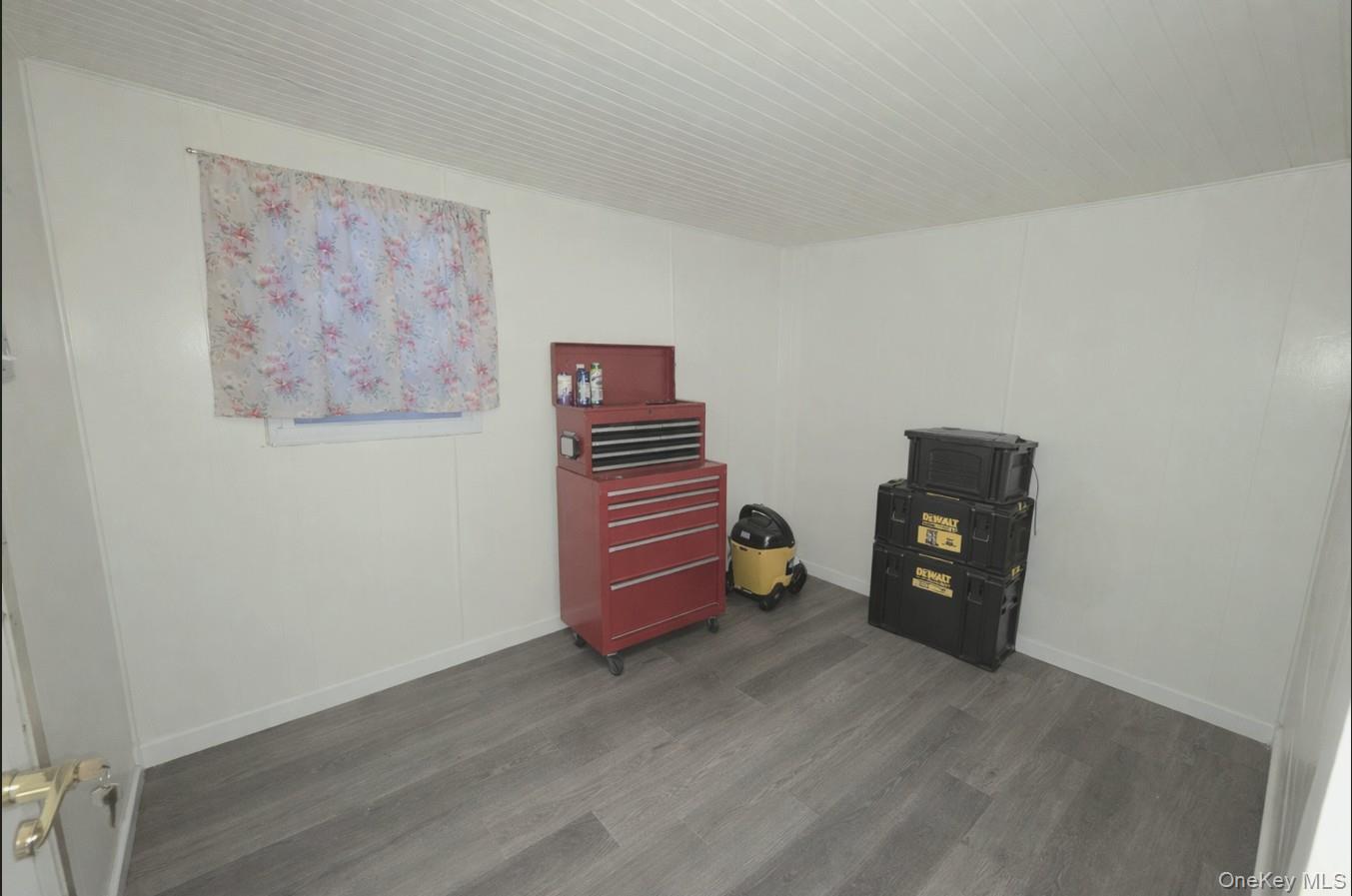 #10 photo, 525 Riverleigh Ave, Riverhead , NY 11901