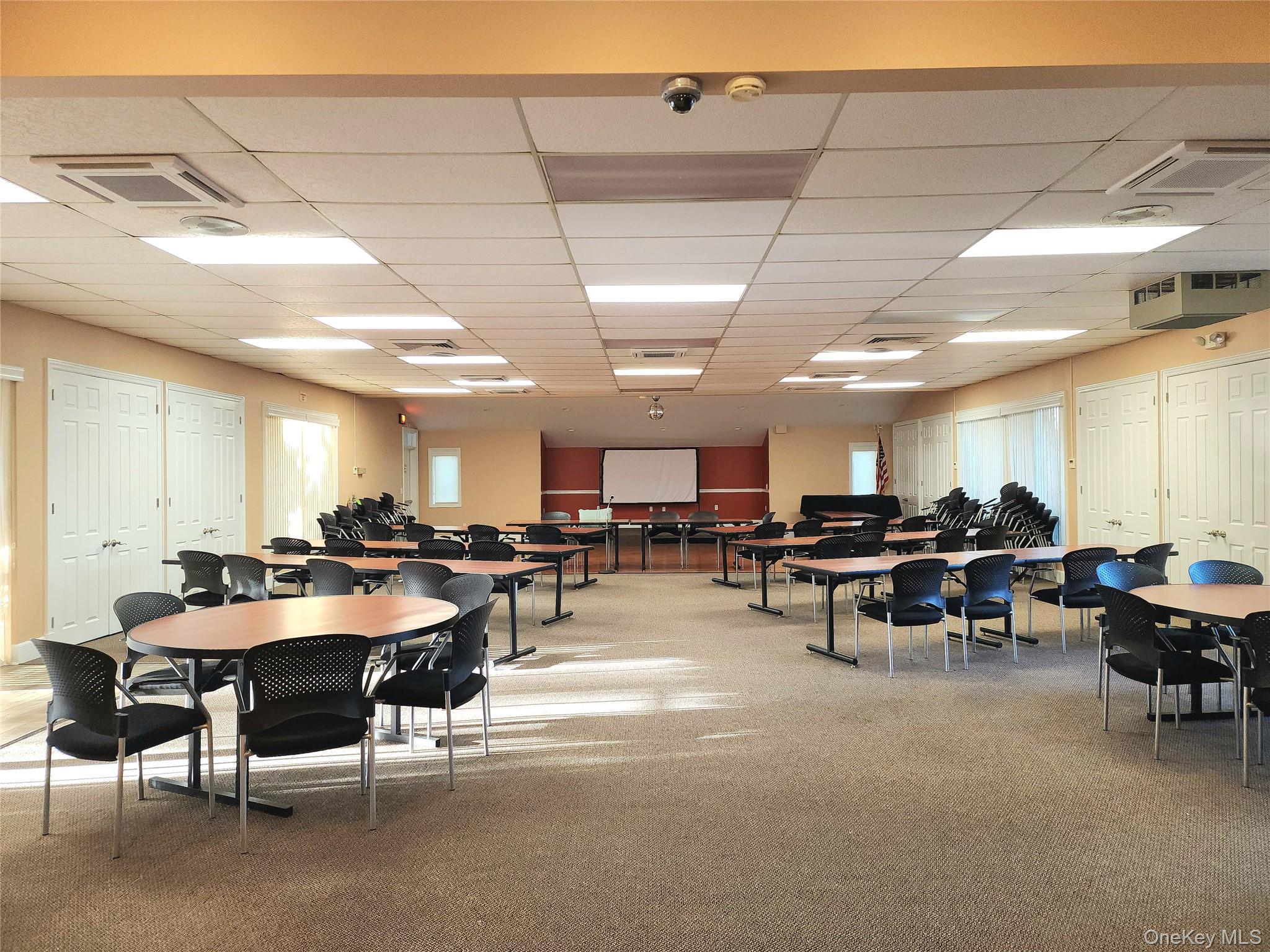 #12 photo, 525 Riverleigh Ave, Riverhead , NY 11901