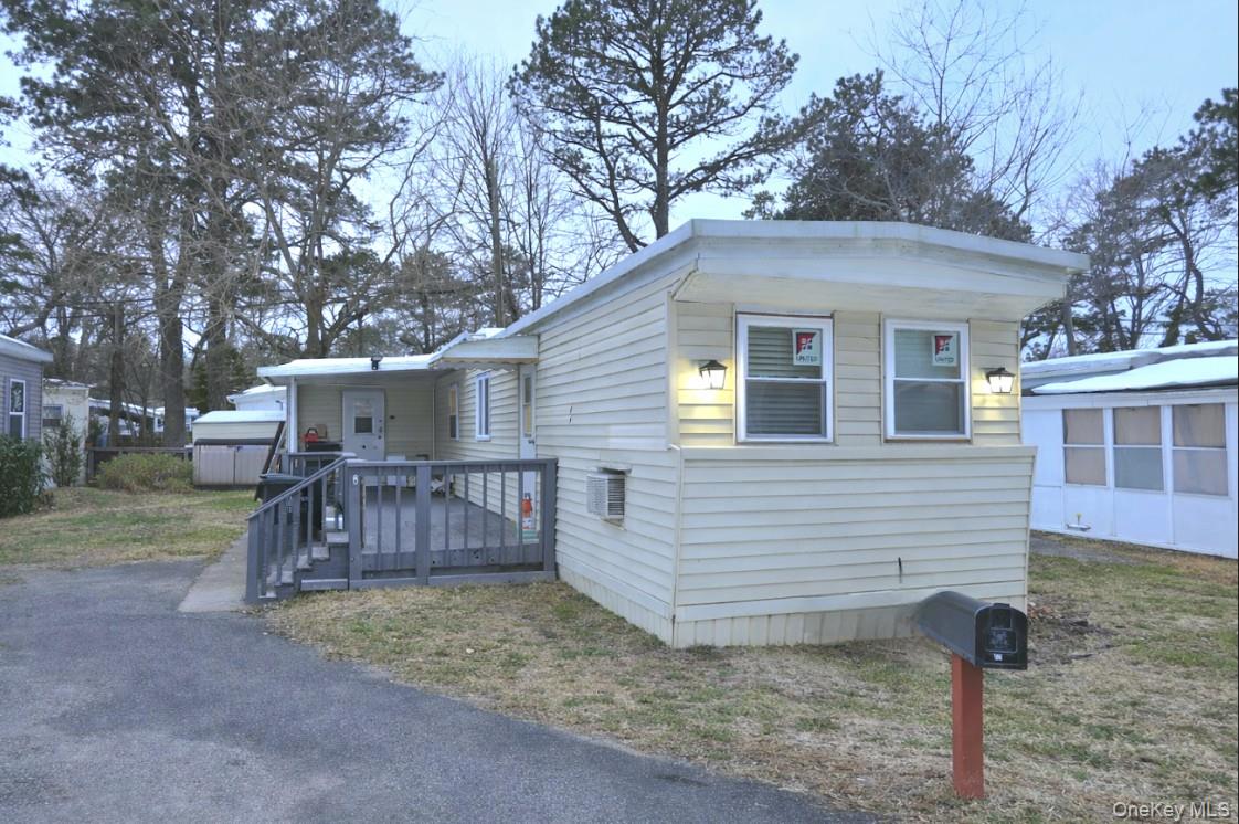 #19 photo, 525 Riverleigh Ave, Riverhead , NY 11901