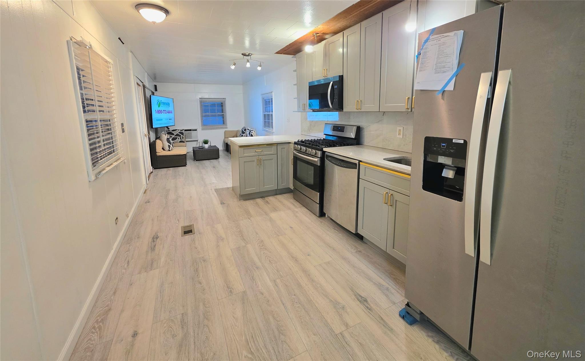 #7 photo, 525 Riverleigh Ave, Riverhead , NY 11901