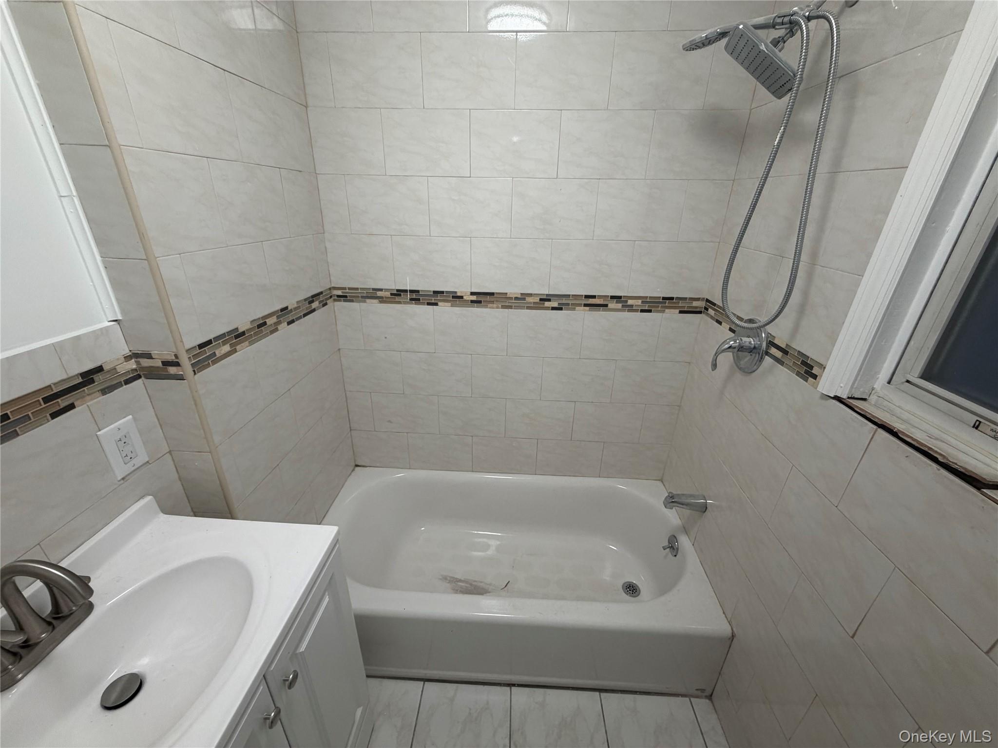 #7 photo, 7150 73rd Place, Glendale , NY 11385