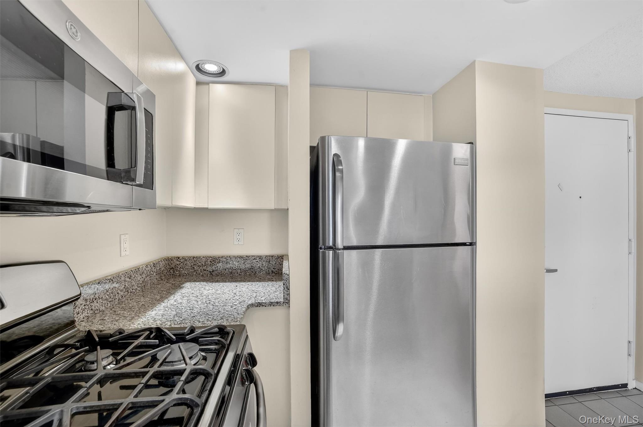 #6 photo, 10 Stewart Place, White Plains , NY 10603