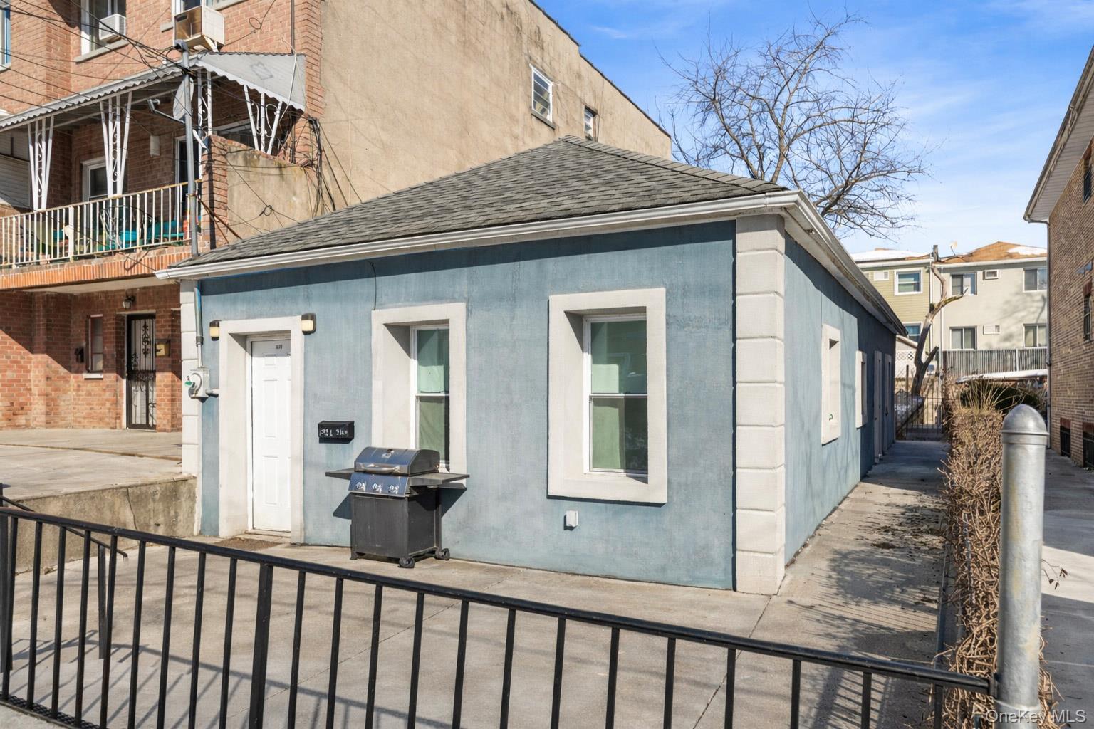 #1 photo, 1031 E 216th Street, Бронкс ‖ Bronx , NY 10469